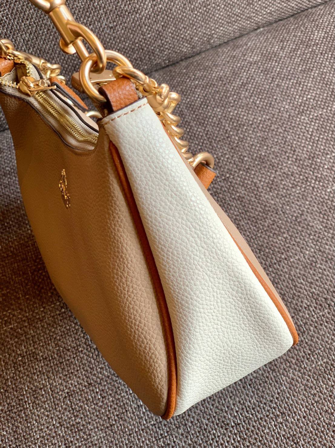 พร้อมส่งครบสี สวยทุกสีเลยค่า😘 ((CA173//CA209//CA548)) COACH TERI SHOULDER BAG 🔹กระเป๋าทรงพอช ในรูปแบบหนังแท้ หนังนิ่มสวยมากค่ะ