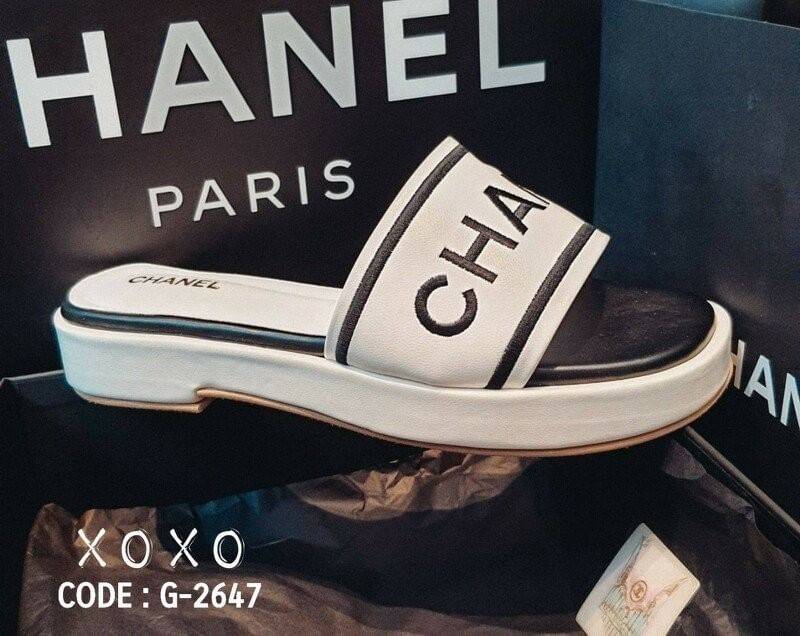 CHANEL SANDELS งานสวม ส้น PU หน้ากว้าง ใส่สบาย ไม่เขย่ง ด้านหน้าคาดงานปักแบรนด์ สวยหรู งานชนช้อปนะจร้า แมทส์ชุดง่าย น้ำหนักเบา