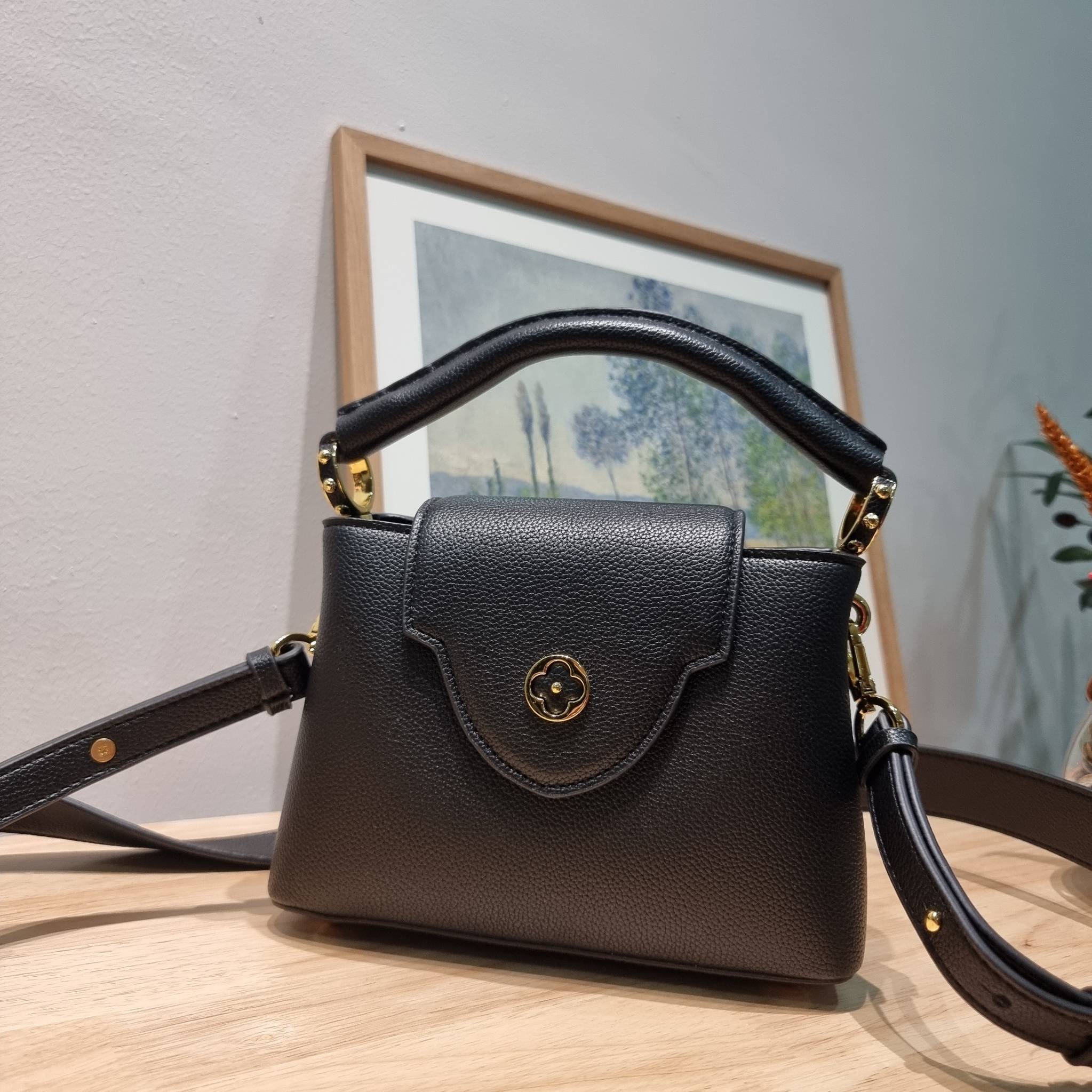 LV capucines mini top handle ที่สุดของความสวยในราคาเบาๆ กระเป๋าถือสุดหรู ดีไซน์ทรงคลาสสิค ที่รอบนี้มาในไซส์มินิ ดีงามม้ากกกก!!