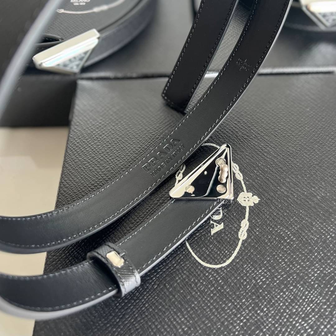 PRADA BELT LOGO 2CM / Prada Triangle Saffiano Logo Belt เข็มขัดพราด้าทรงสามเหลี่ยม เกรดใช้สลับของจริง หนังแท้ ออริจินอล ใช้งานต่างประเทศได้