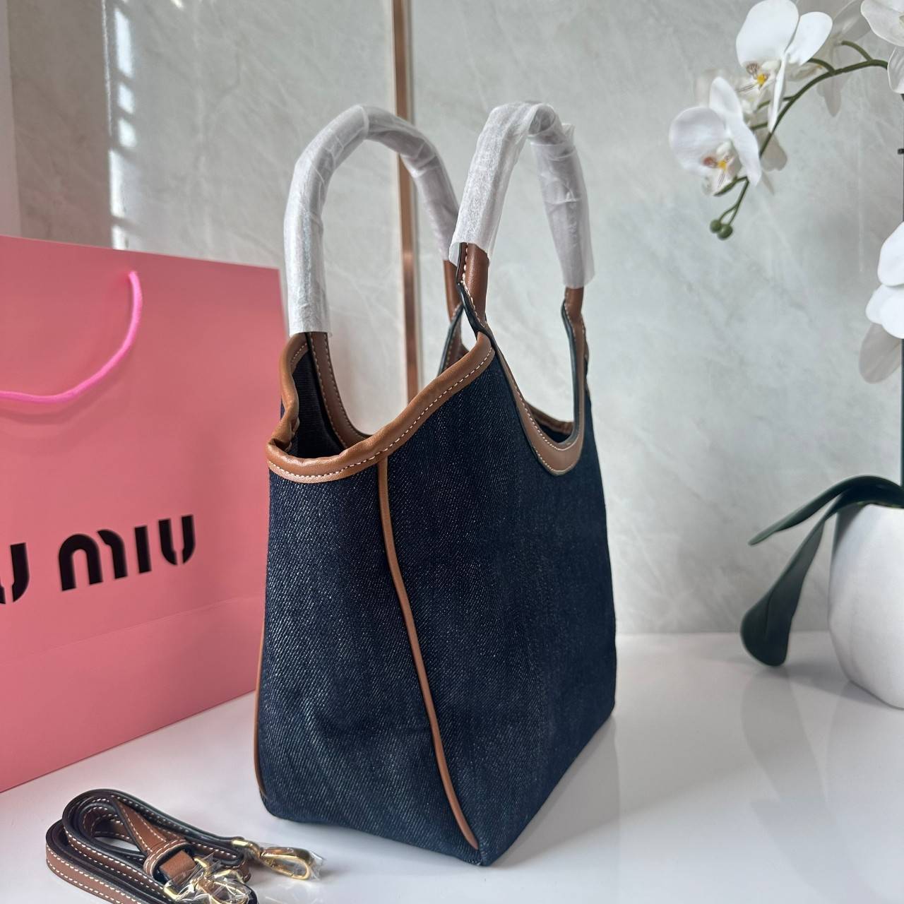 MIU MIU IVY CANVAS BAG / MIU MIU TOTE IVY MINI กระเป๋าถือหรือสะพายข้างทรงโท้ท รูปทรงทันสมัยน่ารัก สวยหรูมากๆคะ