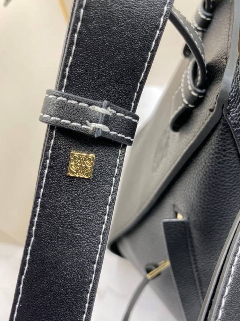 พรีเมี่ยมกิ๊ฟแท้ 100% 】งานหนังแท้ Loewe Hammock small textured-leather shoulder bag BLACK