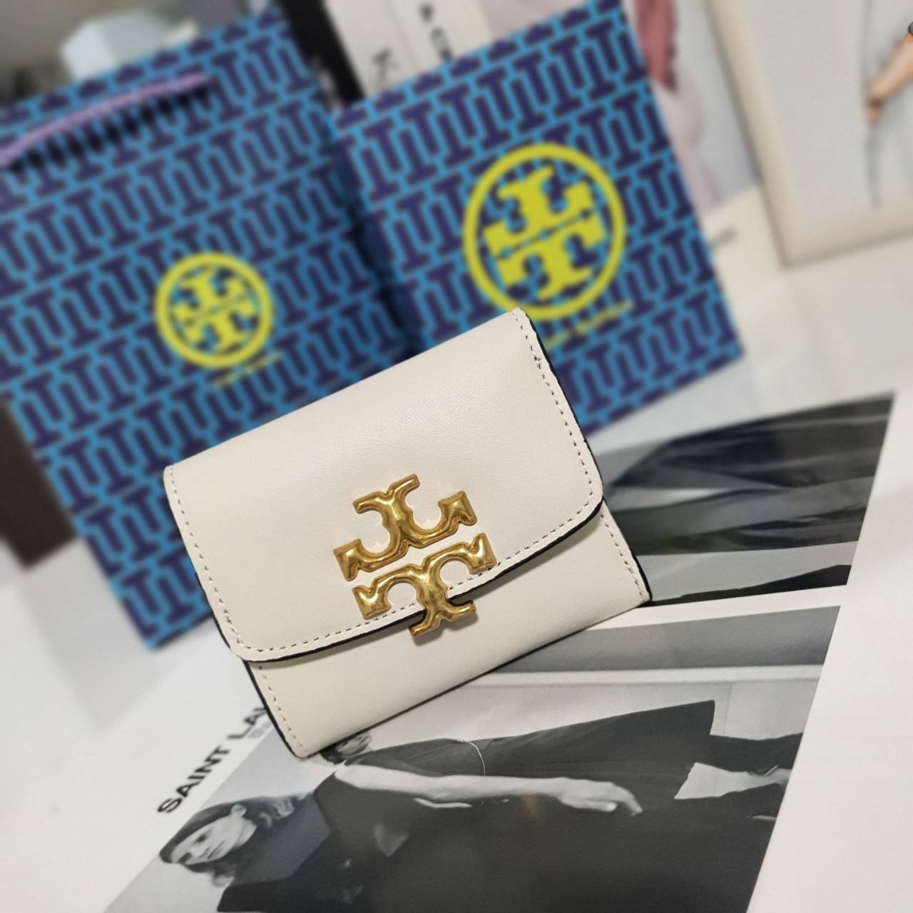 ของแท้ 💯% TORY BURCH SMALL WALLET กระเป๋าสตางค์สุดคลาสสิค ใบจิ๋วขนาดกำลังน่ารัก พกพาง่าย วัสดุหนังแท้ ประดับโบโก้ทอง