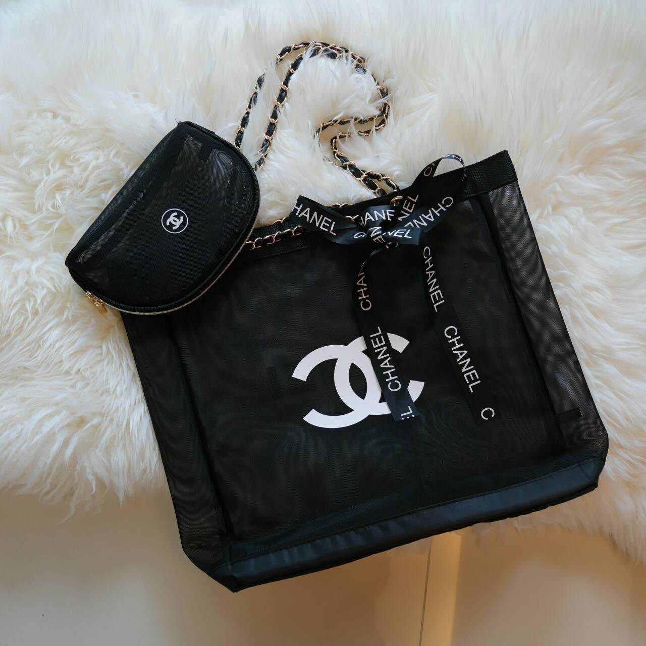 RESTOCK!! กลับมาตามคำเรียกร้อง🎉🎉 *SETคู่สุดคุ้มมม ซื้อ1ได้ถึง2 !!! Chanel Shopping Ribbin bag With Chain With + Cosmetic Pouch กระเป๋าสะพายใบใหญ่ทรง Shopping พร้อมกระเป๋าใส่เครื่องสำอางค์ ใบเล็ก จากงานพรีเมี่ยมกิ้ฟของแท้นำเข้าจาก Chanel Pe