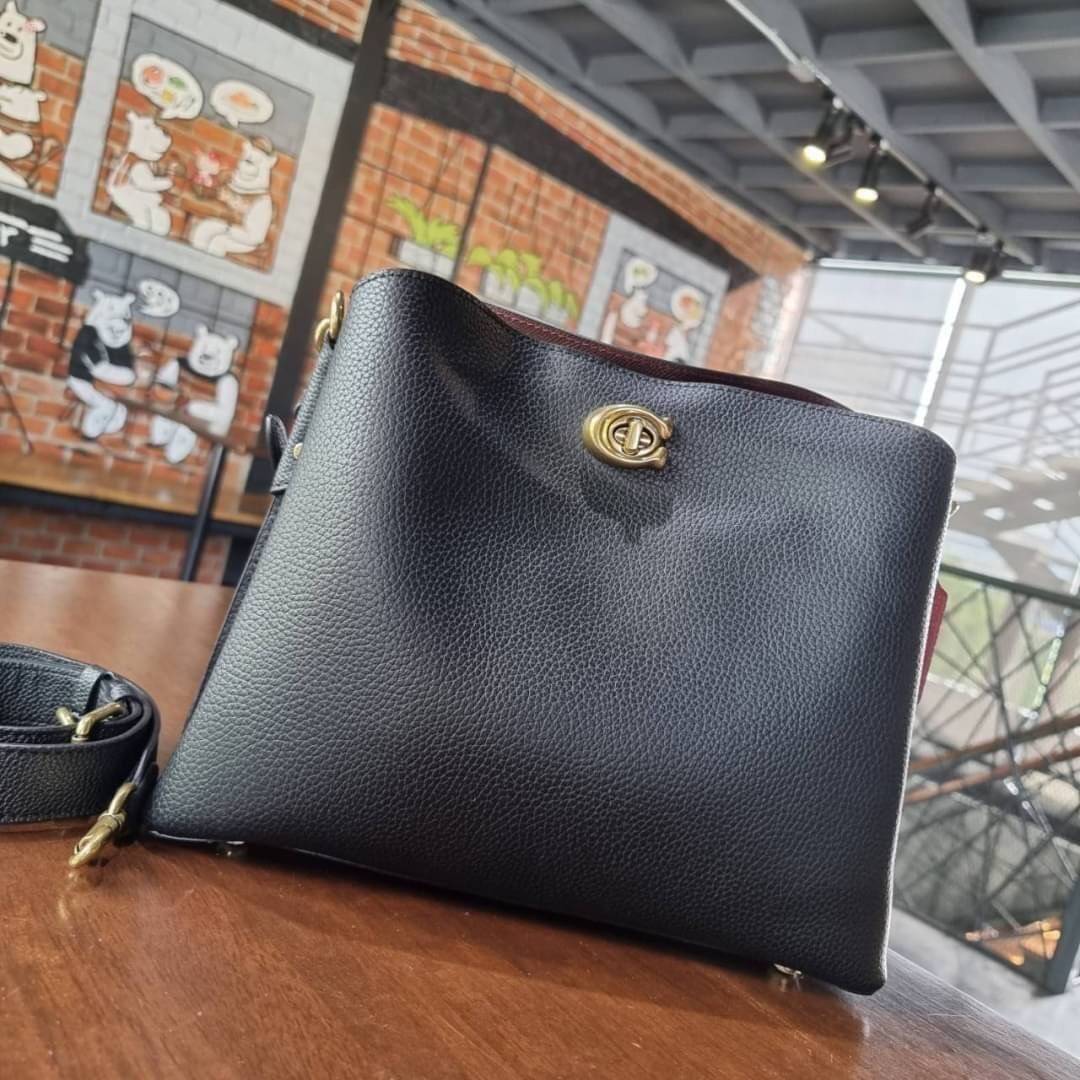 COACH WILLOW SHOULDER BAG ((C2745//C2590//C2621)) พร้อมส่งที่ไทย รุ่นแนะนำค่ะ🔥🔥 🔺กระเป๋าหิ้ว//คล้องไหล่//สะพายข้าง สุดคุ้ม! หนังแท้ชั้นดี ได้ไปหลงรักแน่นอนค่ะ หนังสวยมากๆ😘 🔺ตัวกระเป๋าแบ่งเป็นสองช่องหลัก ด้านนึงเป็นแ