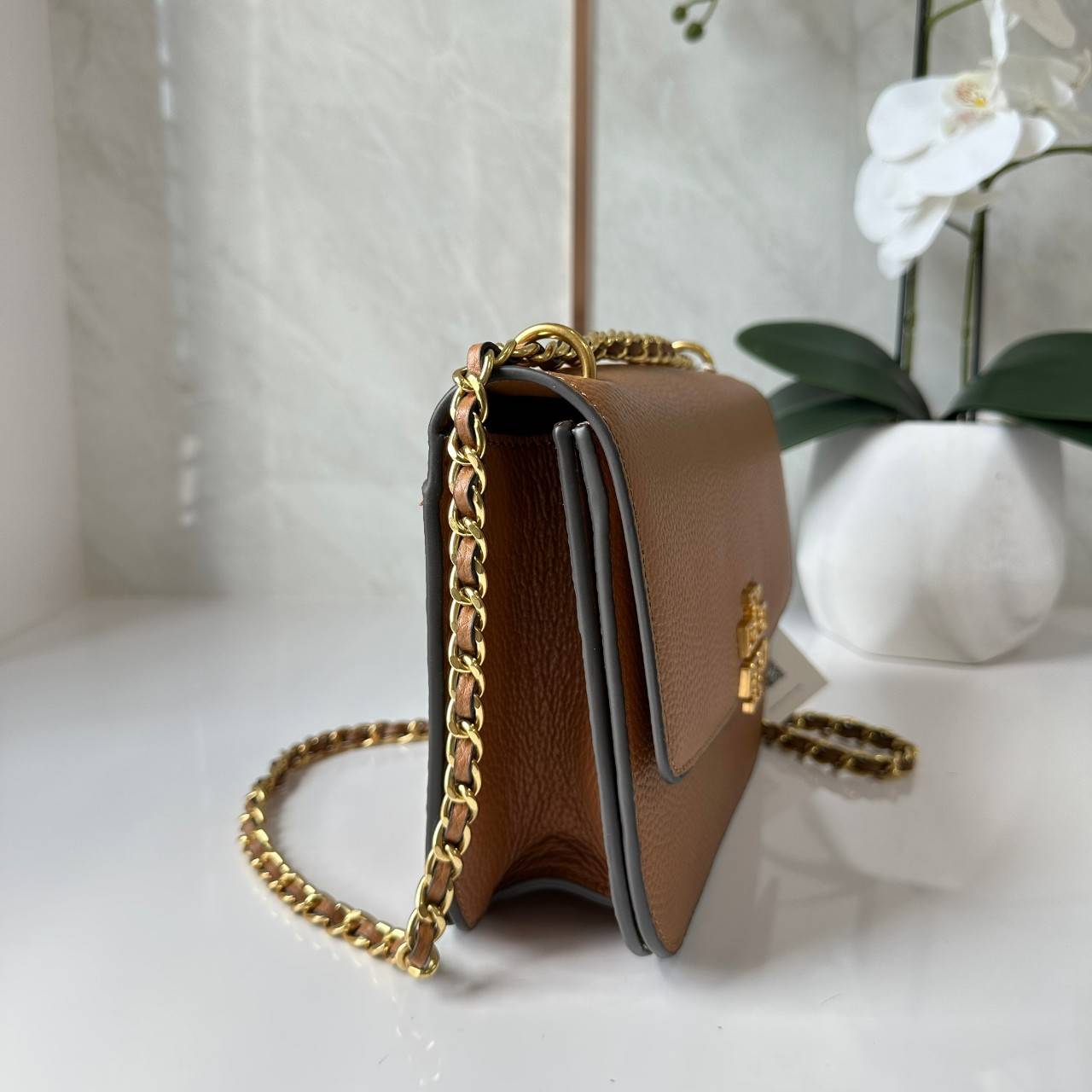 Tory Burch Britten Small Convertible Shoulder Bag คอลเลคชั่นใหม่สุดเรียบหรู