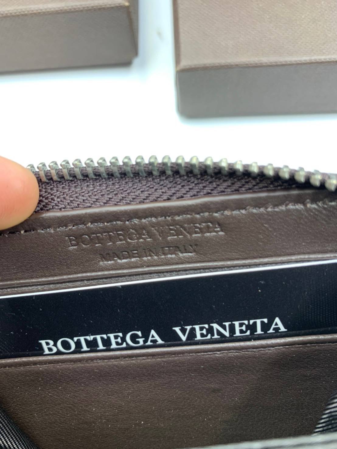 พรีเมี่ยมกิ๊ฟแท้ 100% 】หนังแท้ Bottega Veneta Intrecciato Nappa Short Zip Around Wallet