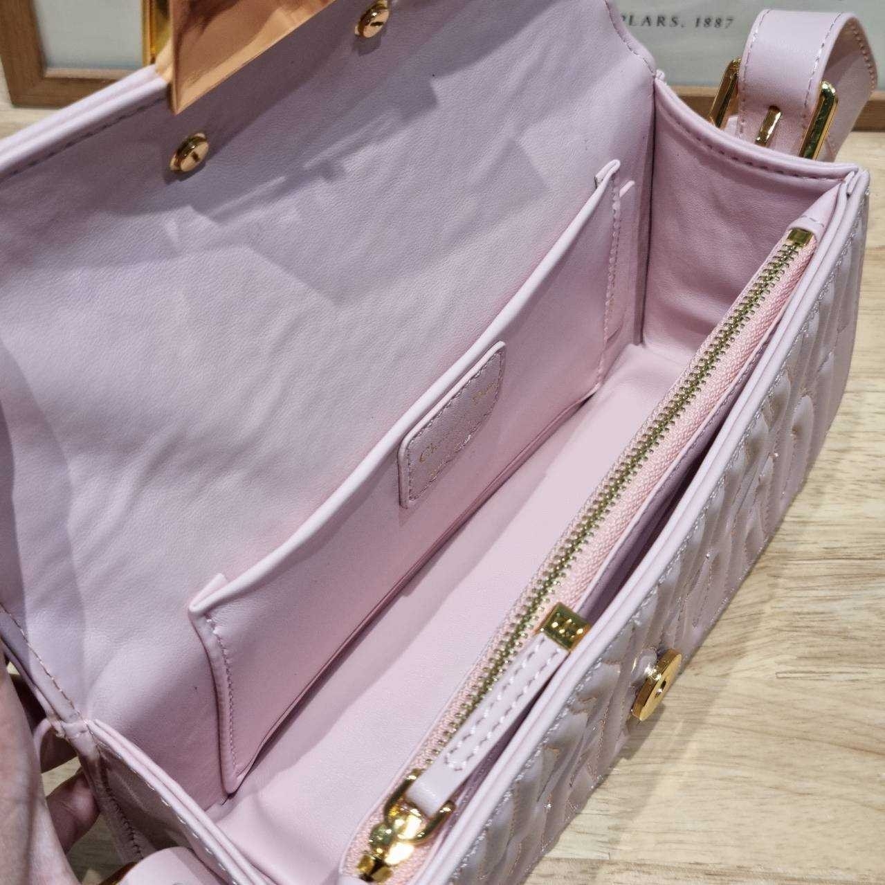 Dior Flap Bag / Quilted Miss Dior Allover Leather Bag กระเป๋าสะพายไหล่สุดลัคชู หรูหราเกินเรื่อง ดีไซน์ใหม่สวยงามด้วยดีเทลฝีเย็บและลายหนังปั๊มนูน