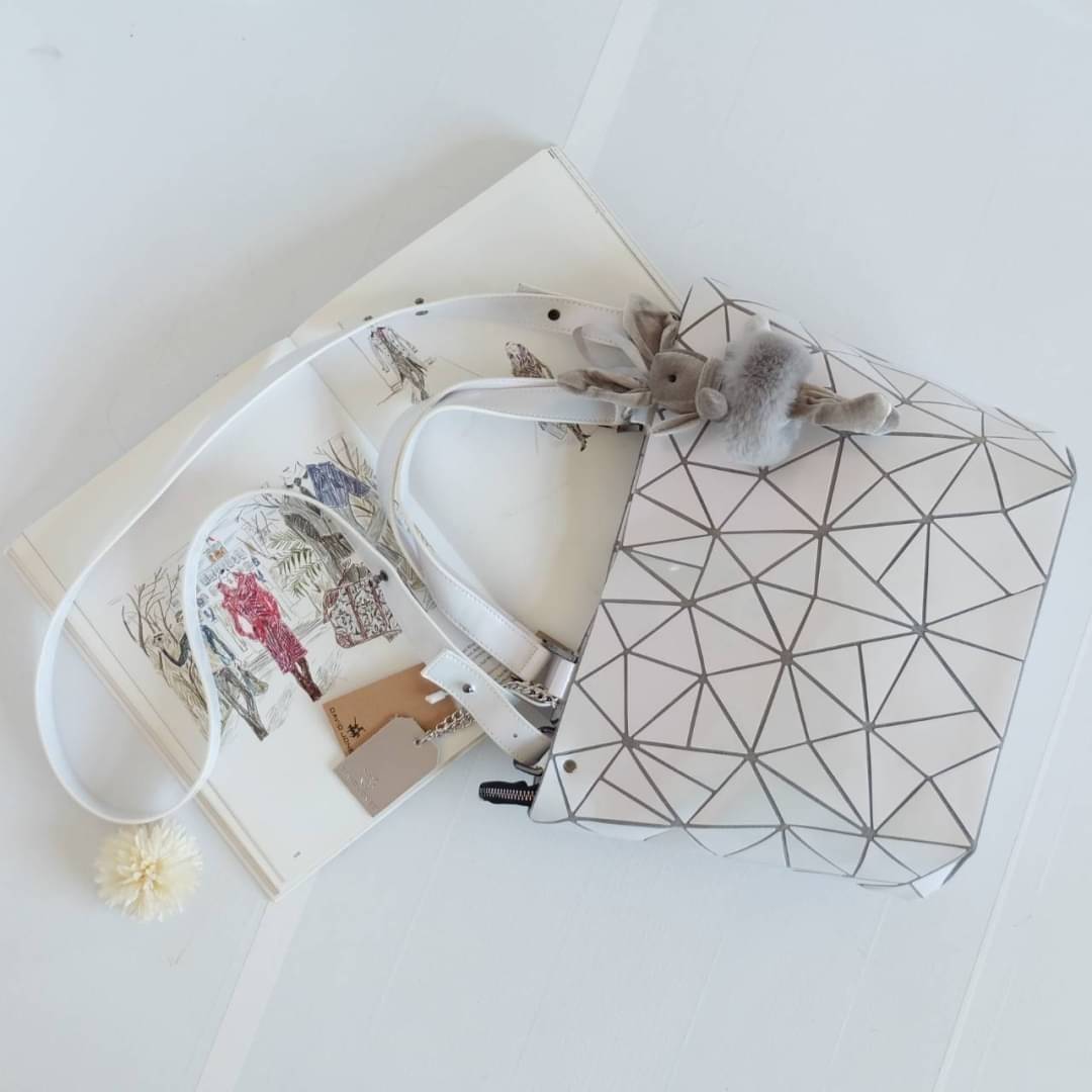 David Jones กระเป๋าสะพายข้างดีไซน์เกร๋มาก สีสวยหรูมาก ขนาดกะลังดีเลย รุ่นขายดี ลาย Limited edition