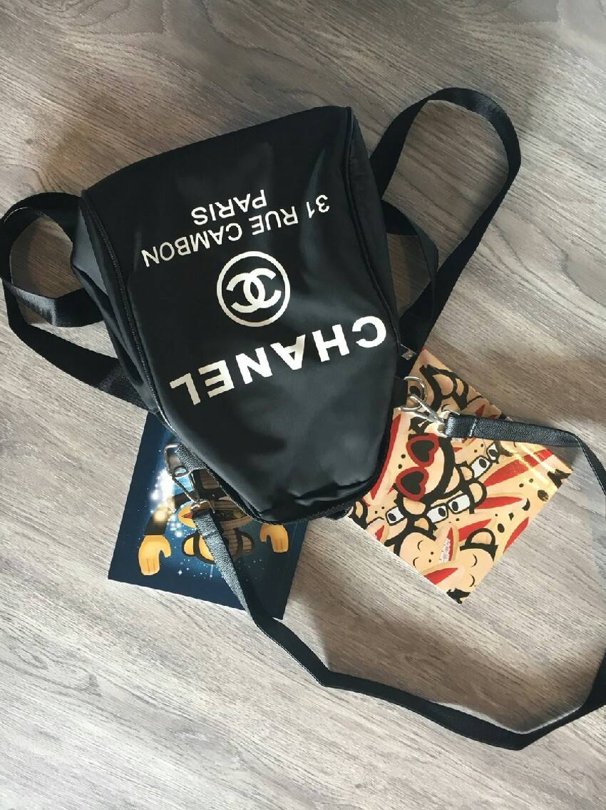New item! must have kaa กระเป๋าเป้ mini nylon จากพรีเมี่ยมกิ้ฟ แบรนด์ Chanel กับทรง Chanel Nylon 2way backpack โดดเด่นด้วยดีไซน์เป้เก๋กู๊ดดด ตัวกระเป๋าไนล่อน ขนาดเล็ก อะไหล่เงินเงา **กันน้ำได้ จุของได้กำลังดี มีช่องใส่ของเป็นสัดส่วน มาพร้อม สายสะพาย 2 สาย