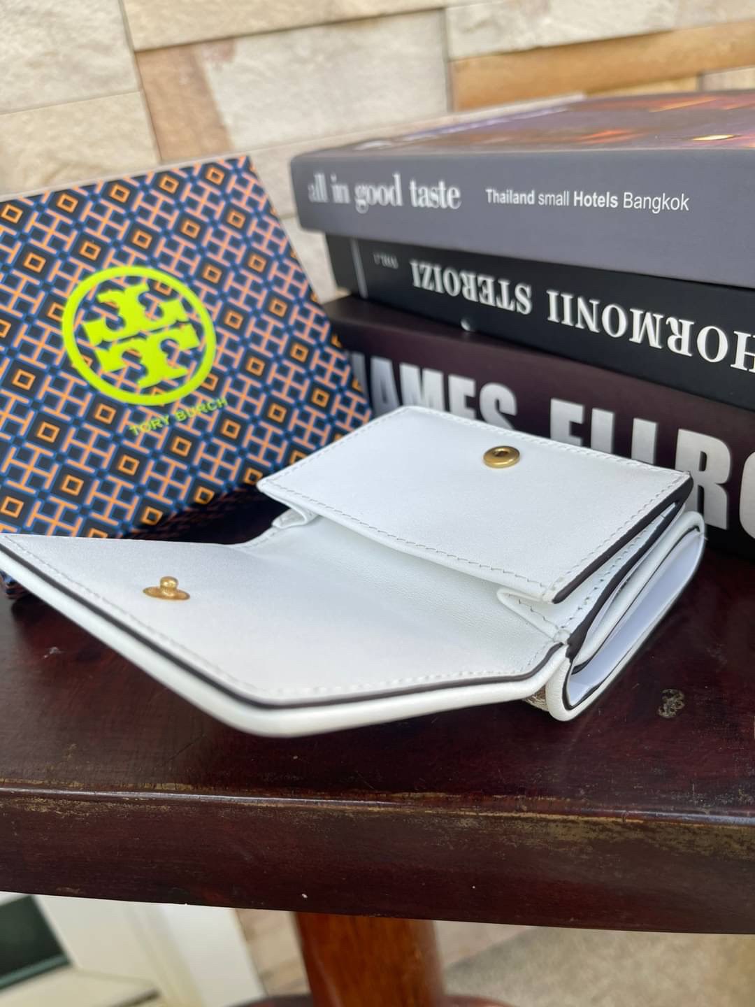 ของแท้ 💯% 】Tory burch T monogram jacquard embroidered mini wallet สวยงามด้วยดีไซน์ กระเป๋า T Monogram สำหรับสาว ๆ ที่ไม่ชอบจัดเก็บของต่าง ๆ ในกระเป๋าสตางค์มากนัก ต้องถูกใจกระเป๋ารุ่นนี้แน่นอน