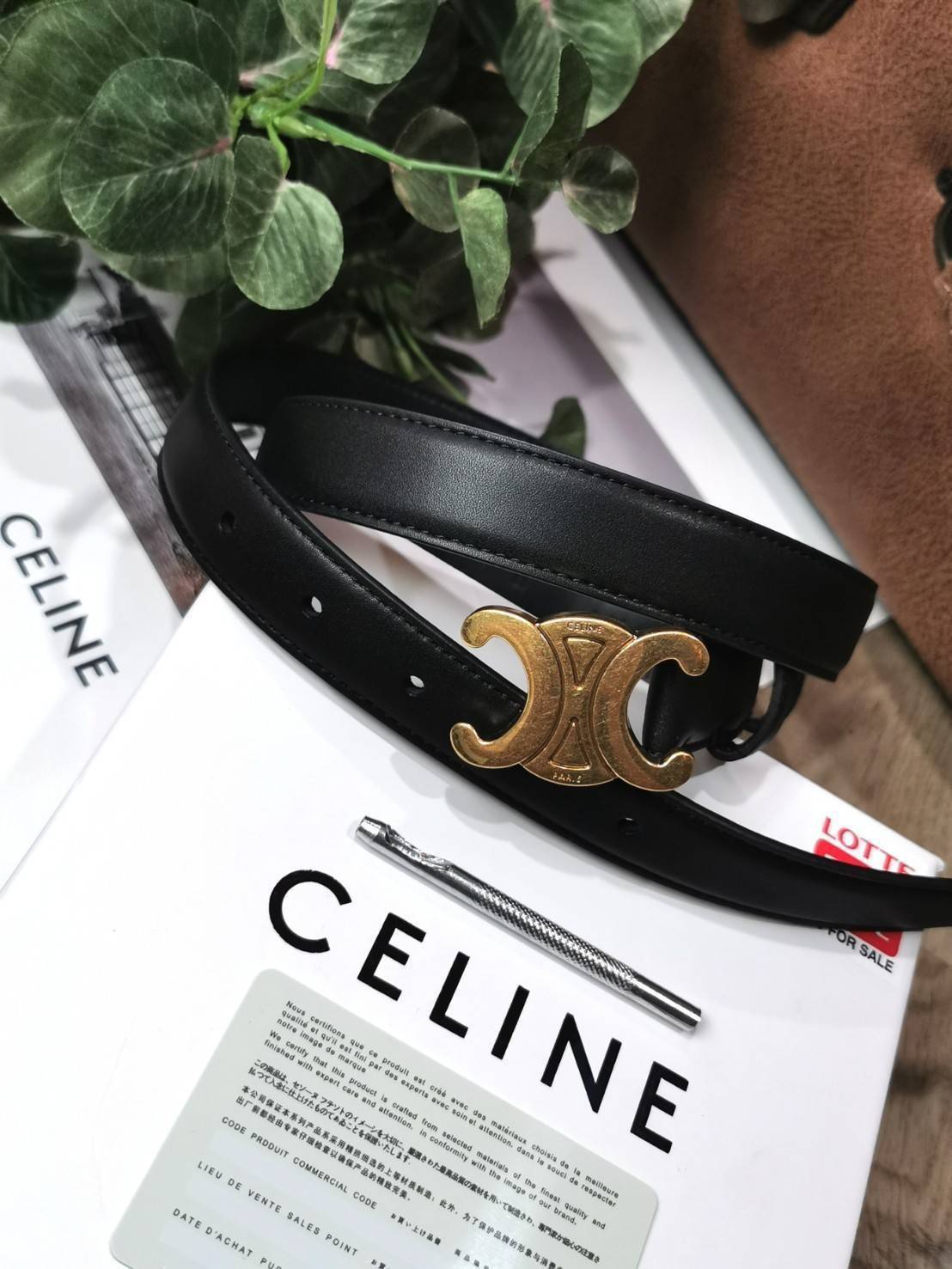 VIP 🥂 Celine Vintage Logo Leather Belt VIP เข็มขัดซีลีนใช้ได้ทั้งชายหญิง วัสดุ Calfskin หนังเรียบสวยหัวเข็มขัดโลโก้แบรนด์แบบ 3D Vintage สีทองสายปรับระดับได้ในดีไซน์เรียบหรูเข้ากับทุกลุ๊คใช้ได้ทั้งชายหญิง สินค้ามาพร้อม Original Package มีการ์ด ถุงผ