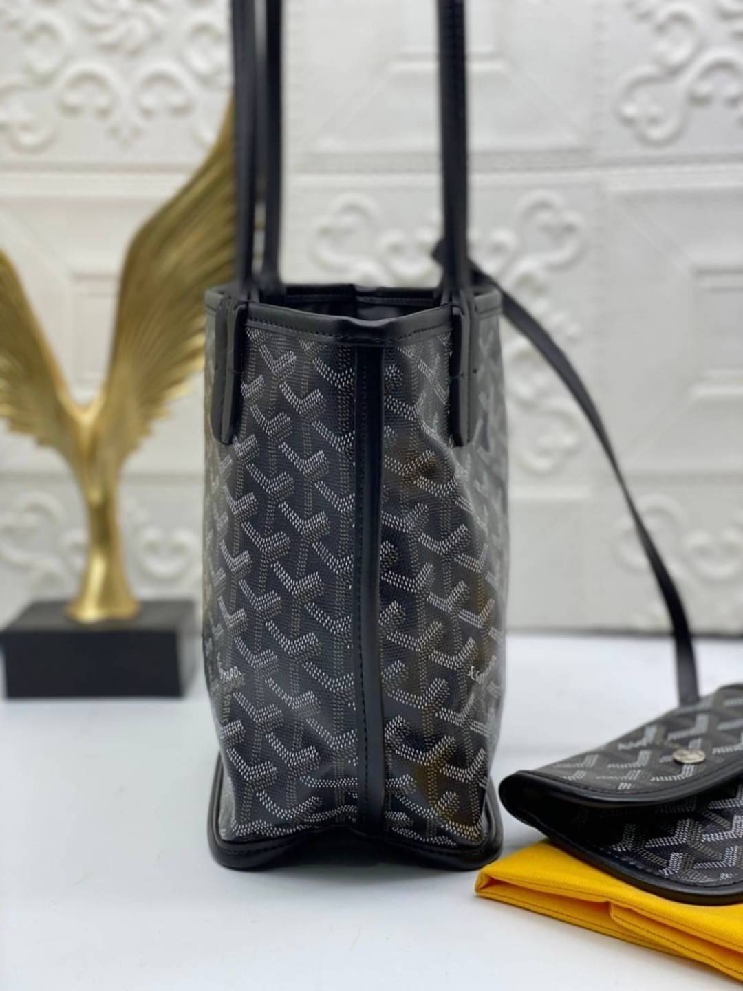 9 สี GOYARD ANJOU TOTE MINI / Goyard Mini Tote เกรดออริจินอลสลับแท้ ใช้งานต่างประเทศได้ ฮอตไอเท็ม กับกระเป๋าสะพายทรงโท้ท ไซส์มินิ กะทัดรัด มาครบสีขายดี เลิศทุกสี รูปทรงคลาสสิค ดีไซน์เป็นเอกลักษณ์ ใช้งานได้หลากหลาย