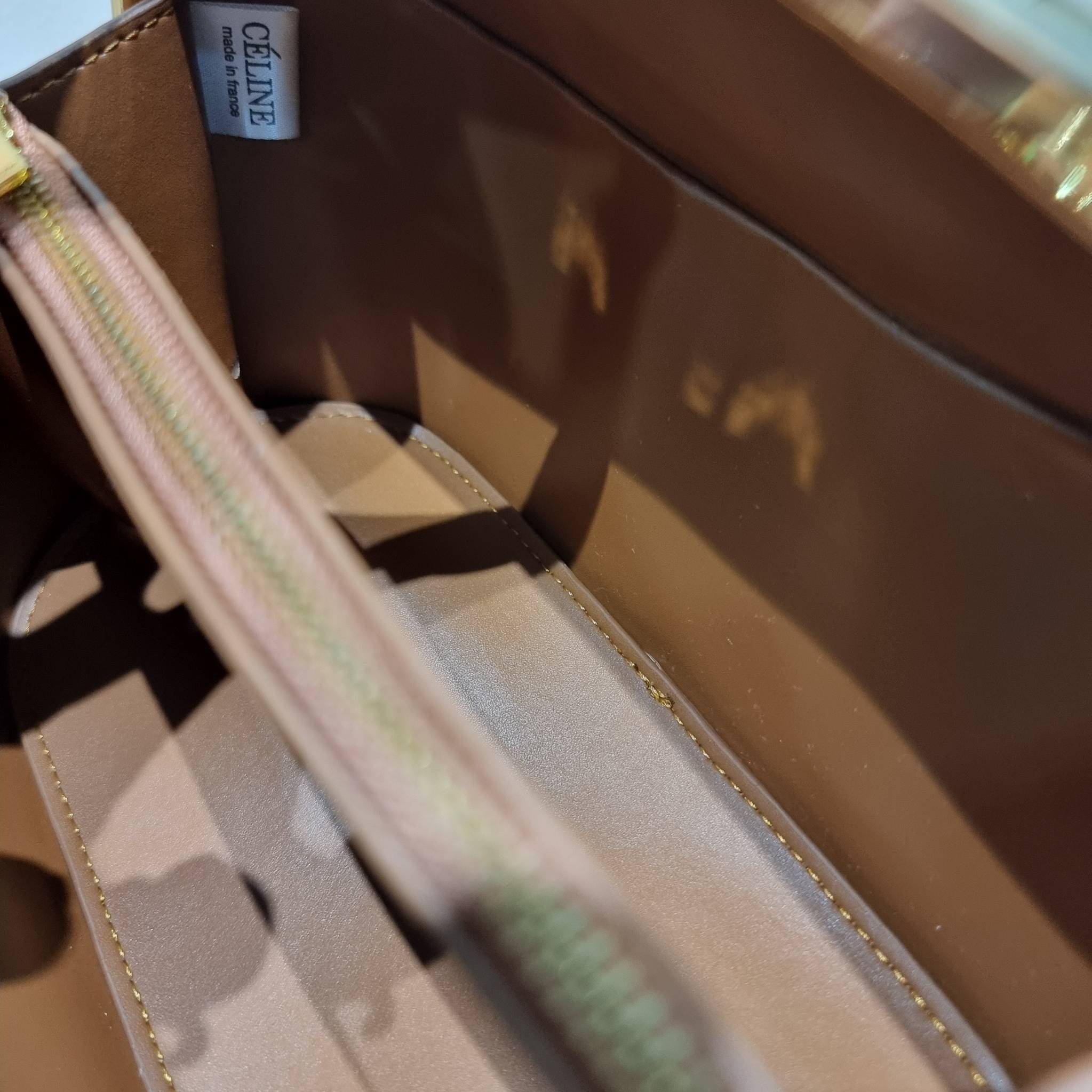 Celine Lunch Box Bag / CELINE BOX BAG IN TRIOMPHE CANVAS สุดปัง กับกระเป๋าทรงกล่อง ดีไซน์ยูนีค ไม่ซ้ำ วัสดุหนังแคนวาส เปิด-ปิดด้วยอะไหล่ขัดแน่นหนา