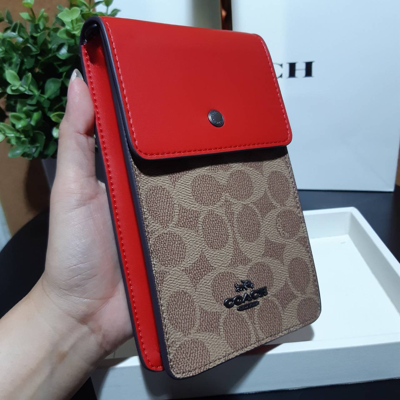 ของแท้ COACH F76357 SNAP PHONE CROSSBODY IN SIGNATURE CANVAS BEST ITEM!! กระเป๋าสะพายเอนกประสงค์ Case phone