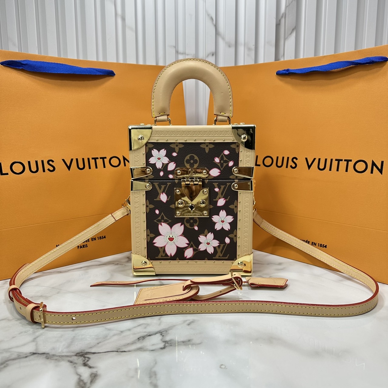 ORI หนังแท้ | LV x TM Camera Box Sakura Brown กระเป๋าสะพายทรงกล่องดีไซน์ขนาดเล็กพกพาสนุก ลายพิมพ์ดอกซากุระมีชีวิตชีวากับสไตล์เป็นเอกลักษณ์ เปี่ยมไปด้วยพลังและหรูหรา