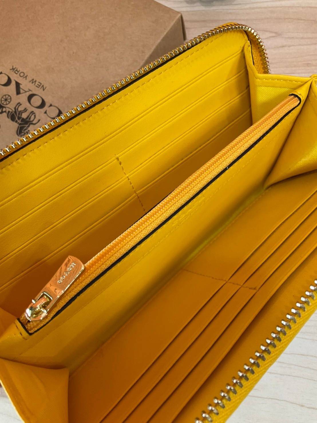 ของแท้ 💯% COACH ACCORDION ZIP WALLET IN SIGNATURE CANVAS (F54630) New Coach กระเป๋าสตางค์ใบยาว