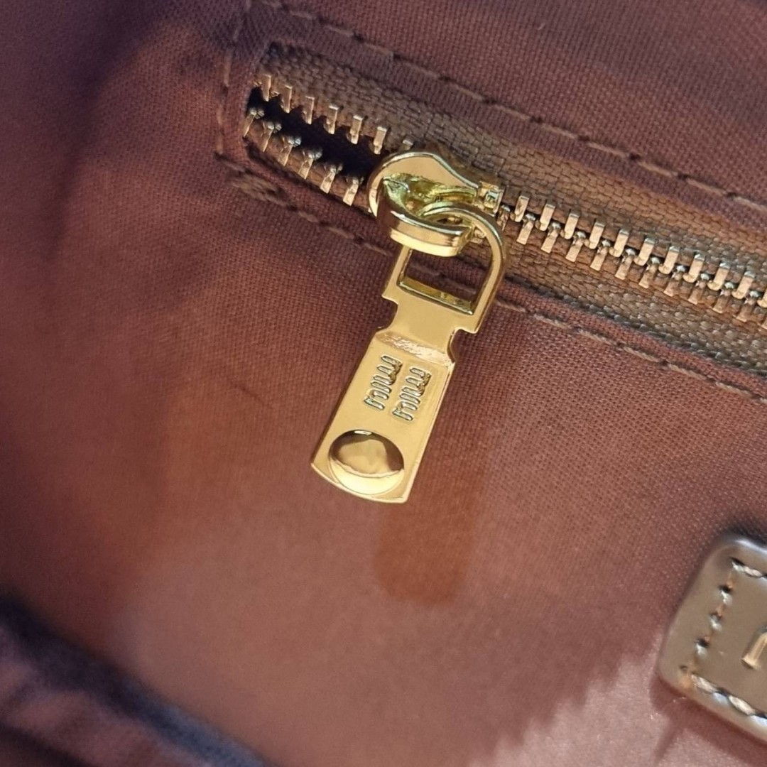 MIU MIU ARCADIE METELASSE LEATHER BAG กระเป๋าถือ/สะพายสุดชิค คุ้มมากไม่อยากให้พลาดน้า