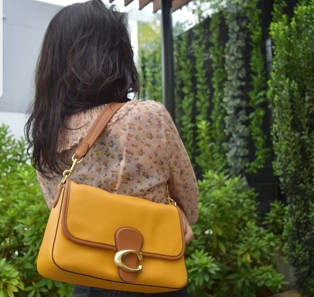 COACH SOFT TABBY SHOULDER BAG (C4823//C5261) กระเป๋าถือ กระเป๋าสะพาย ที่ใครๆก็เข้าถึงได้ หรูหรา คลาสสิค ลุคเรียบร้อย แต่ความสวยไม่น้อย! ดาเมจความลุคผู้ดีรุนแรงมาก!!เกินต้าน!!// วัสดุหนังแท้ทั้งใบ หนังเรียบ หนังนิ่มมากๆ อยู่ทรงสวยมากๆด้วย// ด้านในโล่งกว้าง