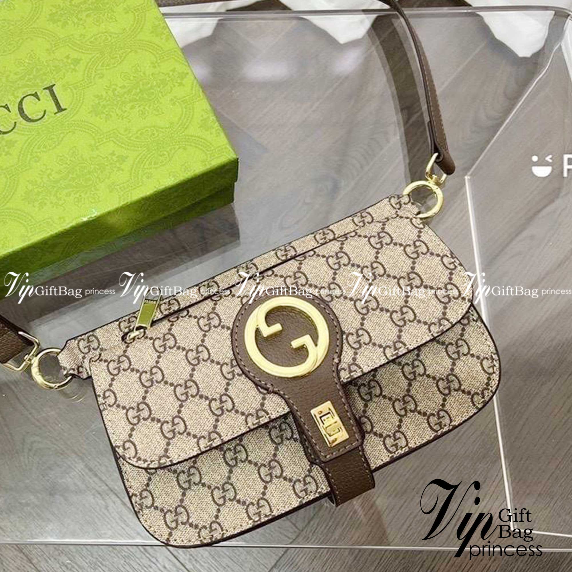 Gucci Blondie belt bag กระเป๋าสะพาย หรือคาดอก คาดเอวได้ คุ้มมากในใบเดียวค่ะ เป็นรุ่น unisex ใช้ได้ทั้งชายหญิง เท่ๆ คูล เลยค่ะ ภาพถ่ายจากงานขายจริง ใช้งานต่างประเทศได้