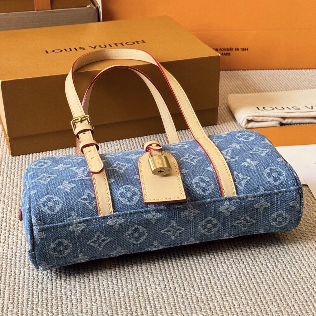 LV Hang On Denim Bag กระเป๋าสะพายดีไซน์วินเทจ งานเดนิมเต็มใบ สวยโดดเด่นไม่เหมือนใคร ปรับดีไซน์กระเป๋าถือรุ่น Cité คลาสสิกจากยุค'80s เป็นทรงโบว์ลิ่งร่วมสมัย