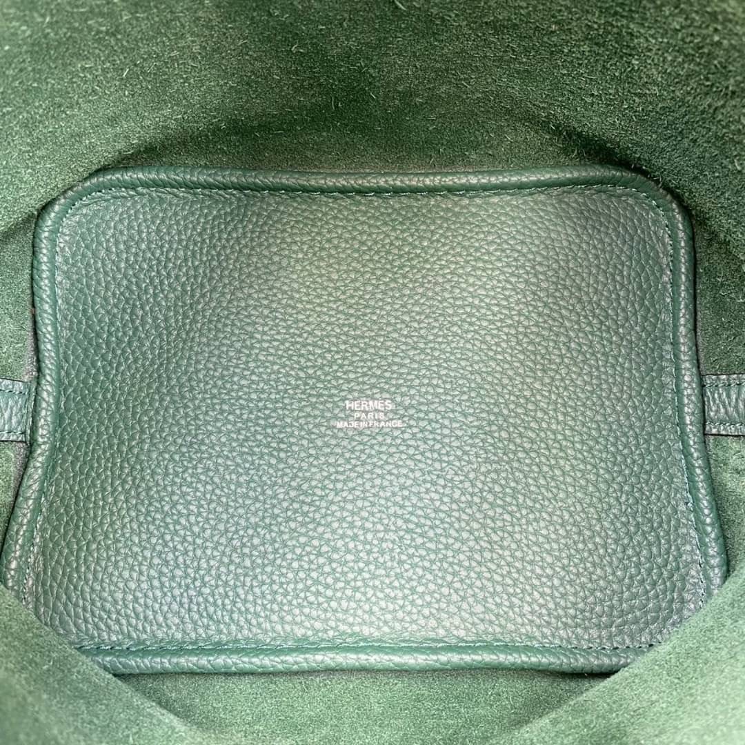 หนังแท้ Hermes Picotin Lock 18 bag กระเป๋าถือแบรนด์หรูระดับโลก งานเกรดออรินอล หนังแท้ทั้งใบ หนังมีลายทอริลลอนคล้ายของจริง มาพร้อมตัวล็อคเคลลี่ Kelly lock รูปทรงเรียบแต่หรู ใช้งานได้ทุกโอกาส ถือง่าย ใช้งานง่าย ภายในโล่งกว้าง ภาพสินค้าถ่ายจากงานขายจริง ใช้ง