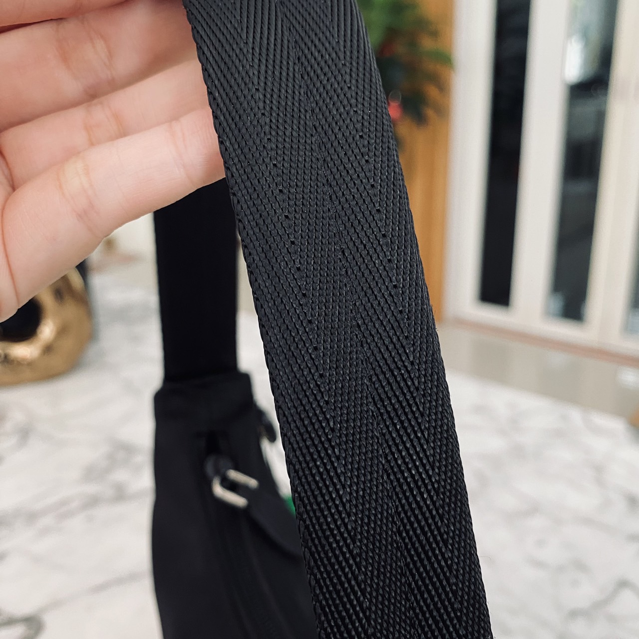 Prada Nylon Shoulder Bag / Re-Nylon Prada Re-Edition 2000 mini-bag กระเป๋าสะพายไหล่ผ้าไนล่อน เรียบแต่หรู คูลแต่เท่ห์ ยกให้ใบนี้ตลอดกาลเลยค่า