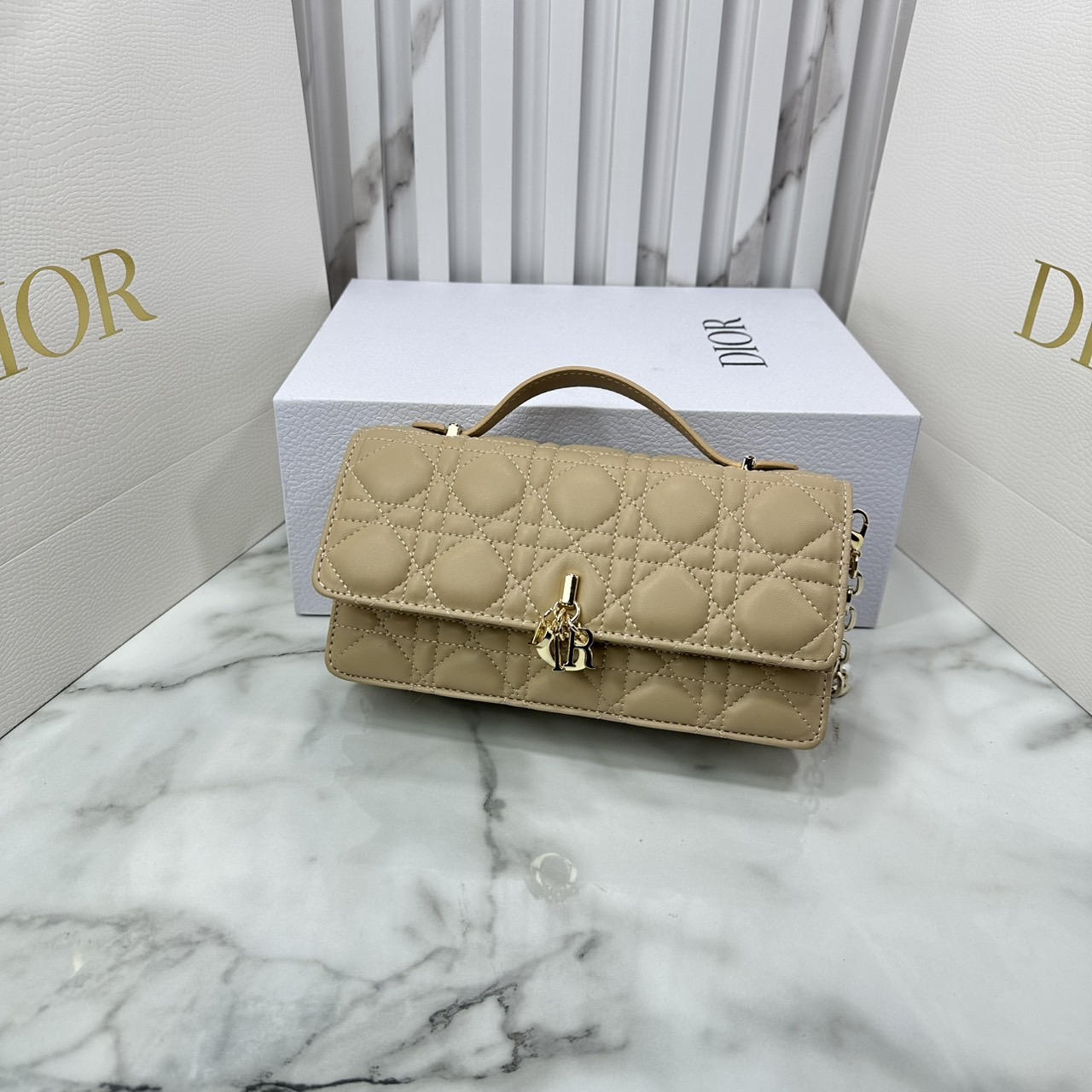 ORI หนังแท้ | My Dior Mini Bag / Dior Clutch Bag กระเป๋าสะพายทรงคลัชทันสมัย หรูหราสง่างาม จะถือหรือสะพายก็ดูดีมีระดับ กระเป๋าที่ใช้งานได้จริงใบนี้ใส่ของจำเป็นได้ครบถ้วน