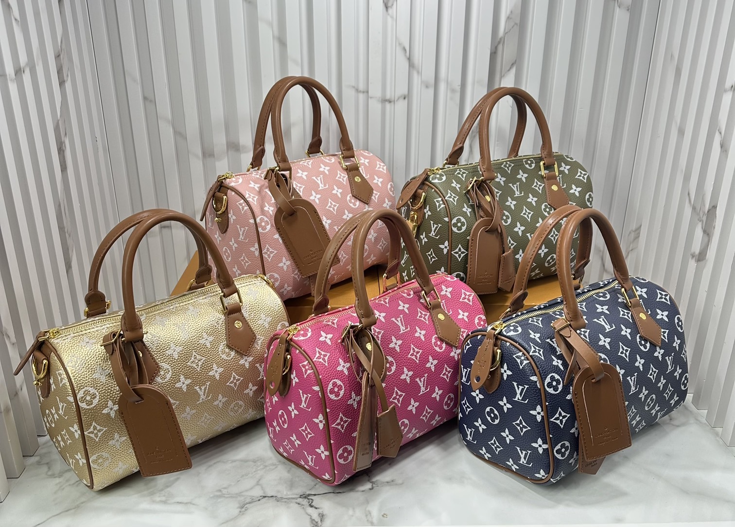ORI หนังแท้ | LV Speedy P9 Bandoulière 25 Bag กระเป๋าสะพายทรงหมอนสปีดี้ คอลใหม่ล่าสุดหรูหราโดดเด่น รูปทรงใช้งานง่ายสวยตลอดกาล ใช้ได้กับทุกลุค ทุกโอกาส ภายในโล่งกว้างมาก ใส่ของสำคัญได้ครบแน่นอนจ้า