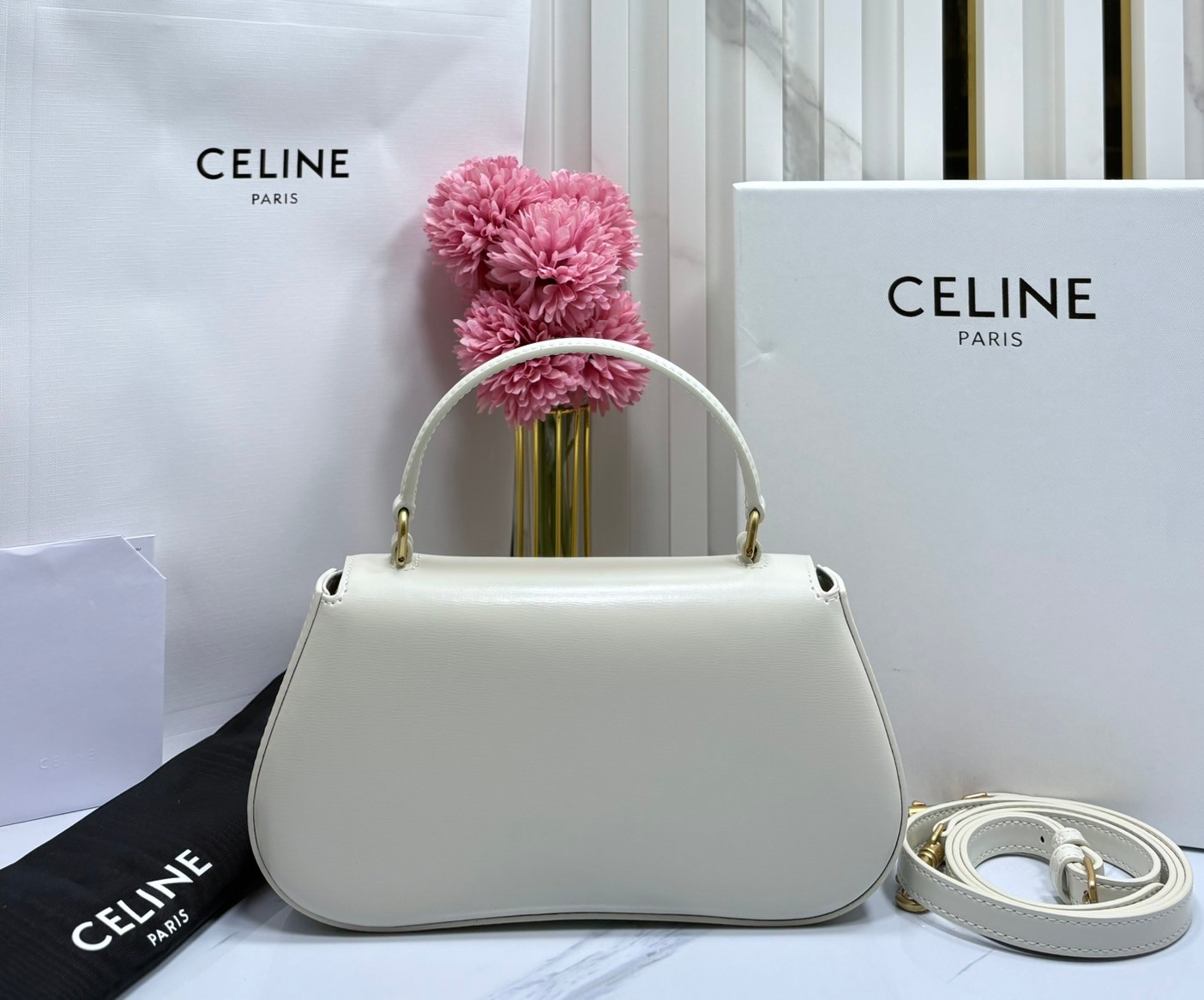 CELINE LOLA TEEN bag in glossy leather กระเป๋าทรงโฮโบรุ่นใหม่ หนังแท้ขึ้นเงาสวยก่อนใคร ดีไซส์ใหม่มุมโค้งมน สวยละมุนเป็นคุณหนูน่าทะนุถนอม
