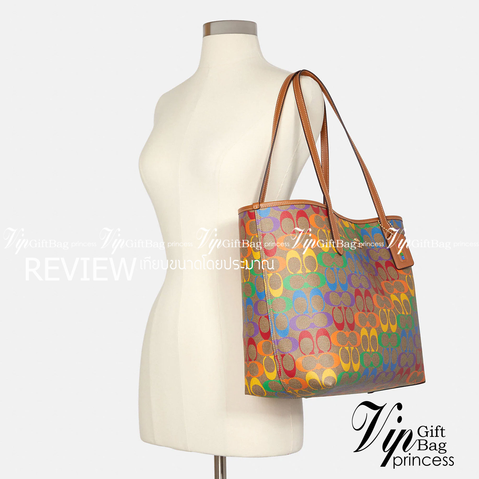 COACH CITY TOTE IN RAINBOW SIGNATURE CANVAS C4181 กระเป๋าสะพายข้างทรงโท้ทใบใหญ่ หนังลาย C สกรีนลายโค้ช รุ่นนี้ ปากกระเป๋าไม่มีชิป มีกระดุม แม่เหล็ก ด้านในมีช่องซิปไว้ใส่กระเป๋าเงินได้คะ เป็น รุ่นยอดนิยมคะ จุของได้เยอะมาก