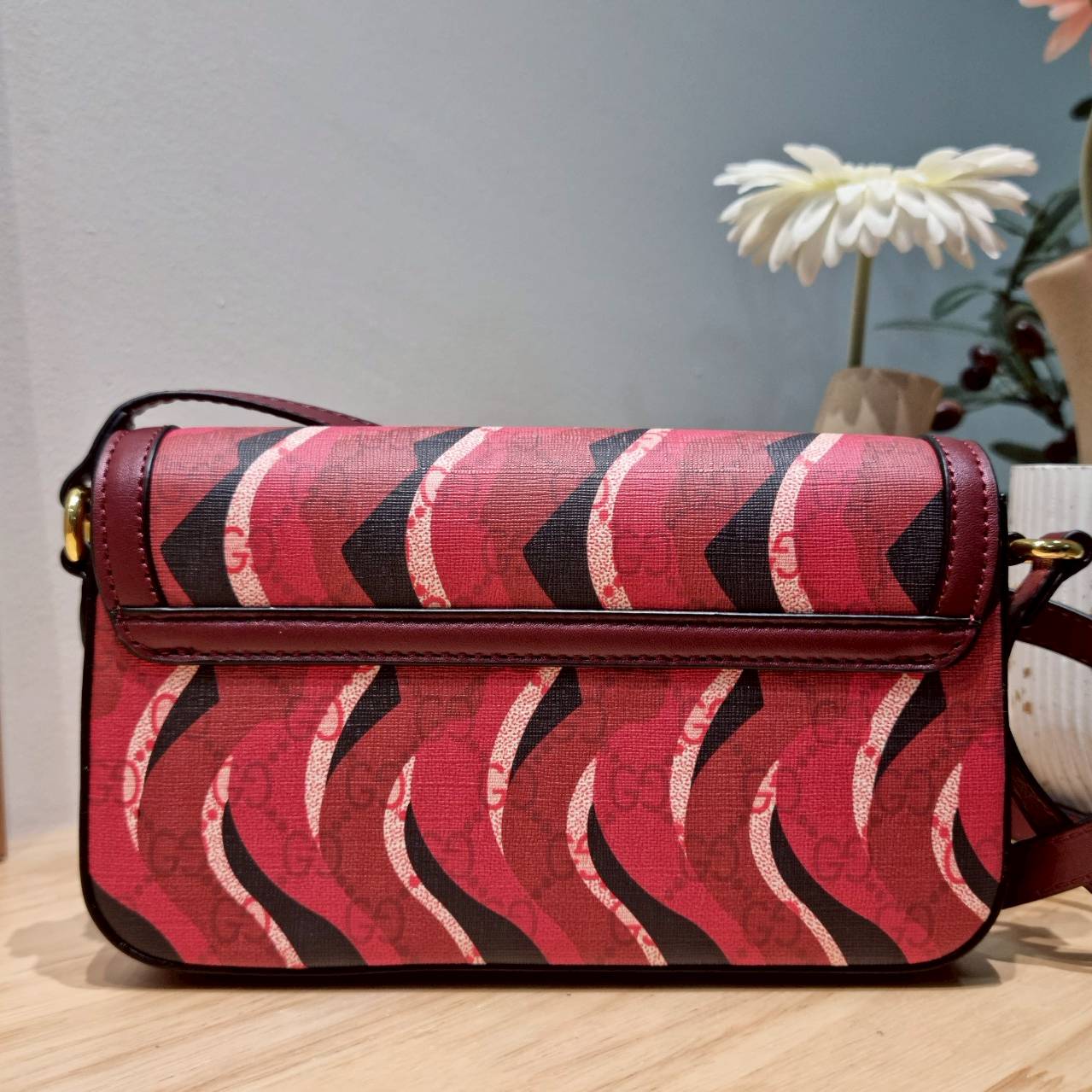 Gucci Lunar New Year Printed super mini bag ไอเท็มหายากสุดปัง กระเป๋าสะพายรุ่นรับทรัพย์ คอลเลคชั่นใหม่พร้อม box set โทนสีใหม่ของแบรนด์ เป็นการตกแต่งที่มีกิมมิคไม่เหมือนใคร