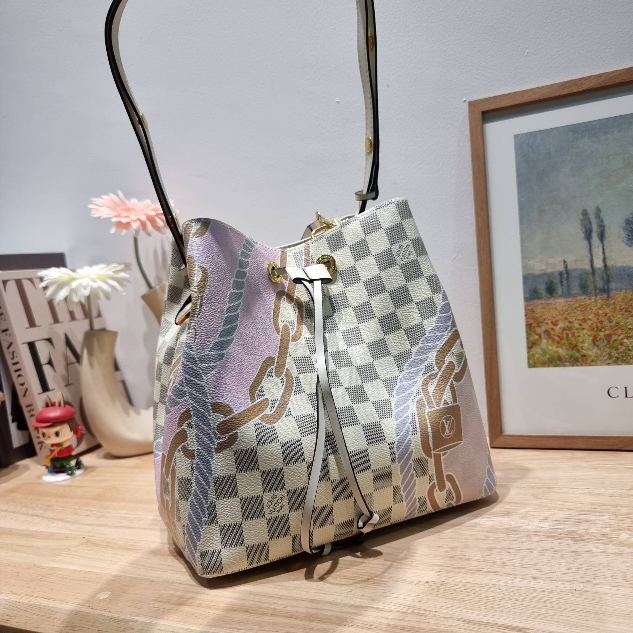 LV Neonoe MM Damier Azur New Spring Collection - Nautical อีกหนึ่งรุ่นท็อปฮิต กับดีไซน์ใหม่ต้อนรับฤดูร้อน กับกระเป๋าสะพายทรงบัคเก็ตใบใหญ่