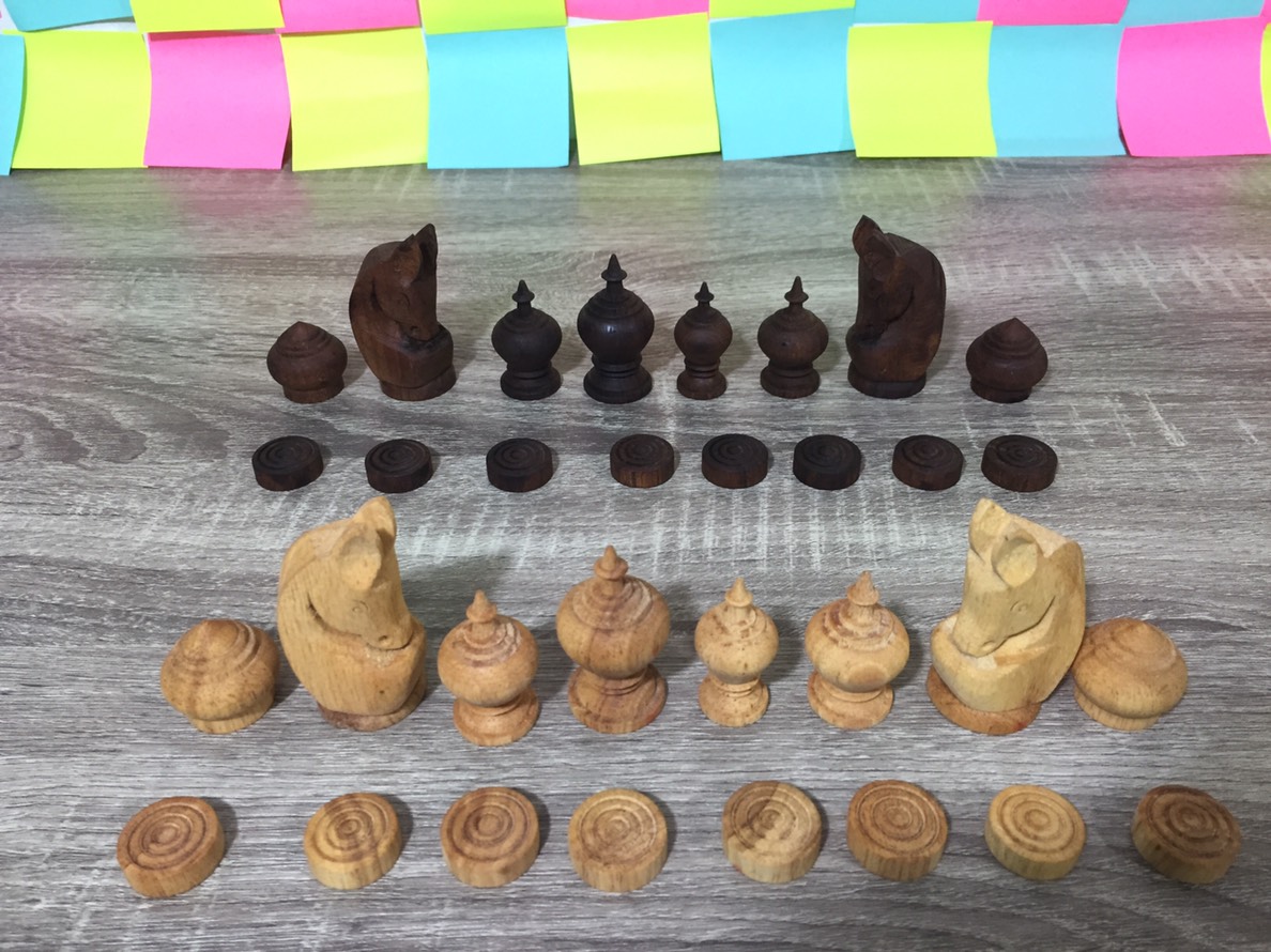 ชุดหมากรุกไทยแบบไม้พร้อมตัวเล่นงานแบบพกพา(ไม้จามจุรี)