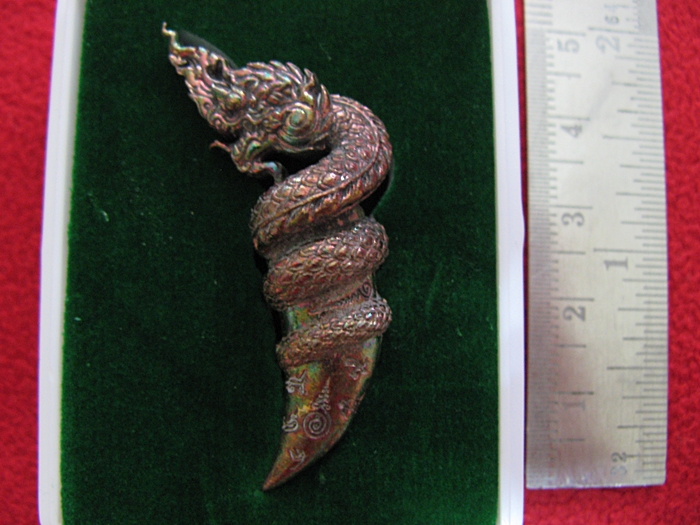 สินค้าหมดค่ะ เขี้ยวพญานาคราช รุ่น มหาโภคทรัพย์ เนื้อบรอนซ์อิตารี่ พุทธาภิเษก วัดพระธาตุพนมวรมหาวิหาร 25 มิถุนายน 2560 พร้อมกล่องเดิมค่ะ