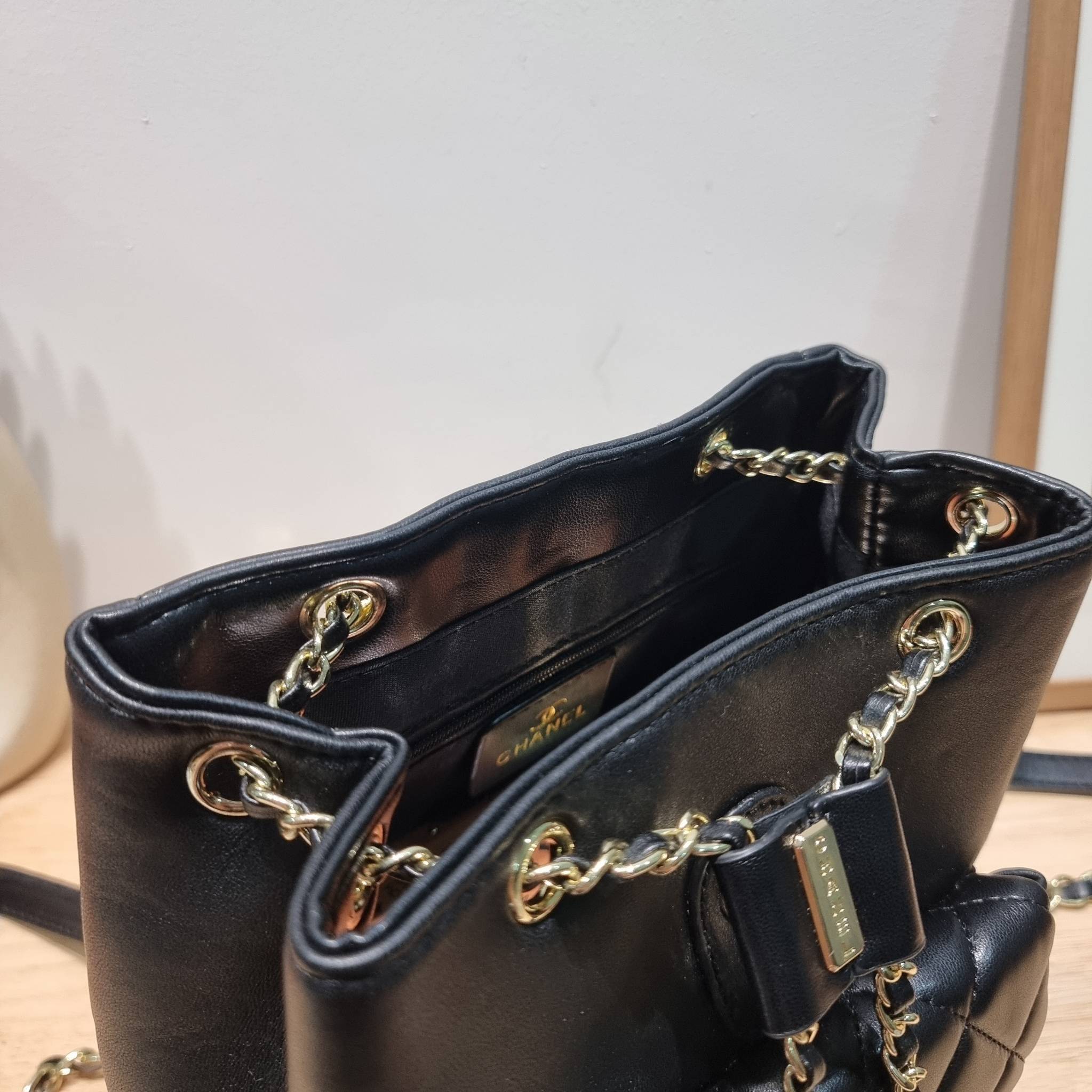 CHANEL duma backpack Black กระเป๋าเป้ ไซส์น่ารัก รูปทรงทันสมัย วัสดุหนังแกะสัมผัสนิ่ม ดีเทลความสวยมากมาย