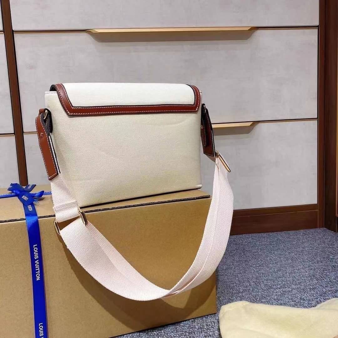 BURBERRY FRAGRANCES CROSSBODY BAG VIP GIFT WITH PURCHASE (GWP)