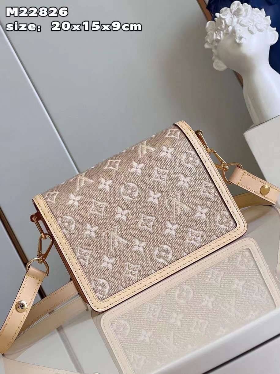 LV Dauphine soft beige Monoglam canvas 25 cm เกรดท็อปออริจินอล มีความละเอียดของเนื้องานมากที่สุด ปราณีตตรงปกทุกใบ ใช้สลับของแท้ได้ ใช้งานต่างประเทศได้ เข้าออกผ่านทุก ตม. สุดยอดเดอะเบสท์ไอเท็ม สวยหรู ผู้ดี หรูหรา ดูแพงมาแต่ไกล