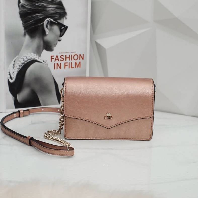 ทรงน่ารักมาก ใบเล็ก สี Glitter ✨ Limited รับ (summer) **KEEPBAG_Aris กระเป๋าใบใหม่เอาใจสาวทุกสไตล์เลยค่ะ 🌈🌈Summer นี้ ใครกำลังมองหากระเป๋าใบเล็กกะทัดรัด เหมาะกับทุกๆวัน ใช้งานง่าย ใส่ของครบใบนี้แนะนำเลยค่า น้ำหนักเบา สะพายไม่เจ็บไหล