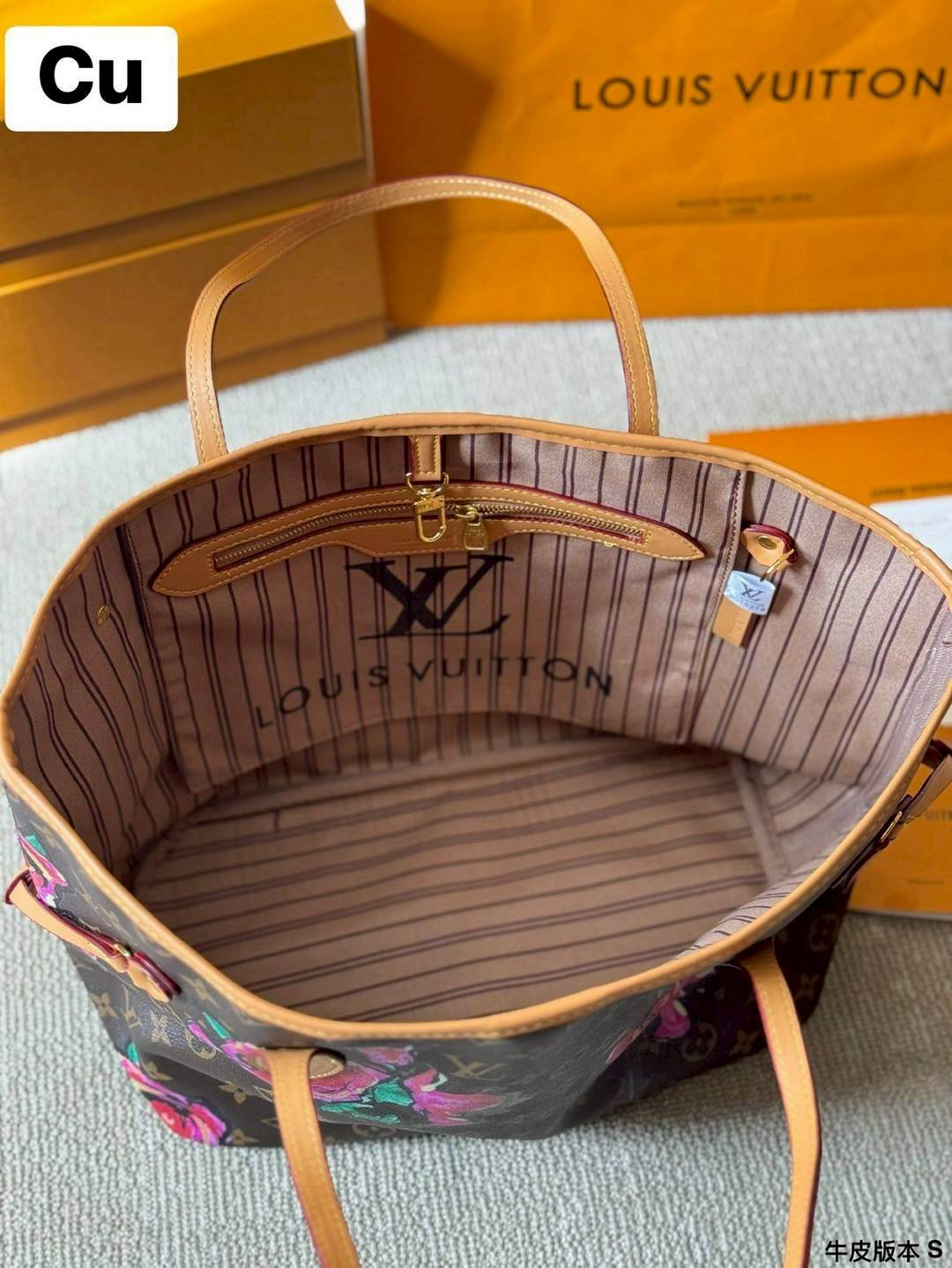 LV Stephen Sprouse Neverfull MM Tote Bag กระเป๋าสะพายทรงโท้ท สีสันโดดเด่นดอกไม้วินเทจไม่ซ้ำใคร แต่งแต้มลงบนกระเป๋าสร้างดีเทลให้ดูมีมูลค่าเพิ่มขึ้น อัพลุคได้เลย