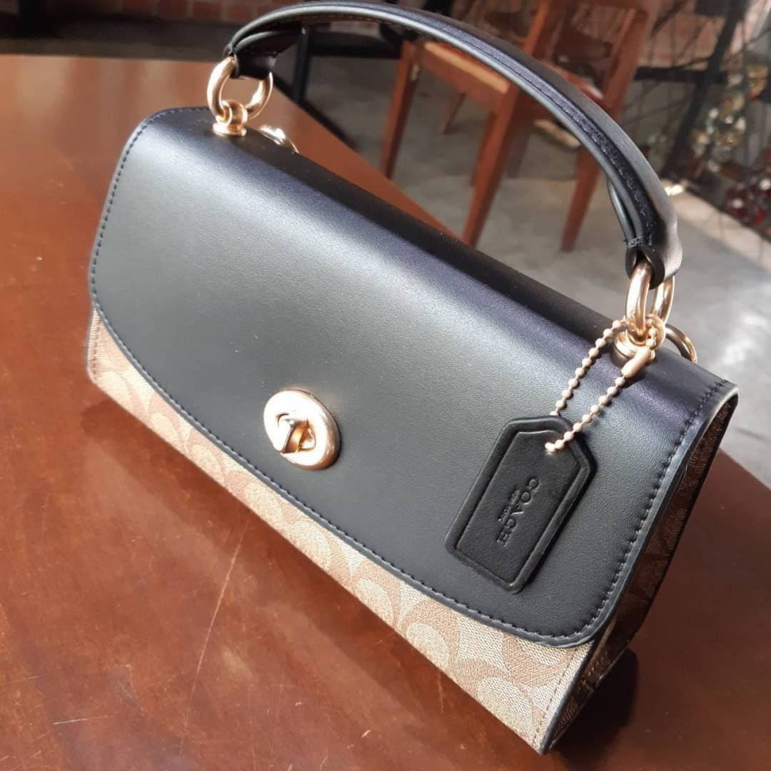 COACH TILLY SATCHEL 23 IN SIGNATURE CANVAS ((C1802//C1439/C1435)) กระเป๋า crossbody สวยหรู ขนาดใหม่ พร้อมสีมาใหม่!! ดีไซน์ย้อนยุค วัสดุหนังแคนวาสเคลือบลายสลับหนังแท้ มาพร้อมหูจับในตัว และสาย crossbody ปรับได้ตามตัว เปิด-ปิดด้วยตัวบิดล็อค ภายในโล่ง บุกำมะห