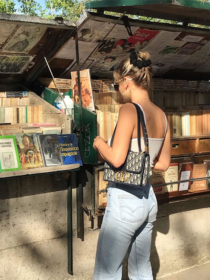 หนังแท้ CHRISTIAN DIOR 30 MONTAIGNE BAG Oblique Jacquard เอกลักษณ์ของความหรู น้ำหนักเบา ไอเท็มหายาก!! Best seller!! ยกให้น้องเลย!! ดีไซน์เรียบหรูในความเป็นเอกลักษณ์ ใช้งานง่าย สะดวก ได้ทุกโอกาส แนะนำเป็น everyday bag ติดตัวไว้เลยจ้าสาวๆ พร้อมส่งที่ไทย ภาพ