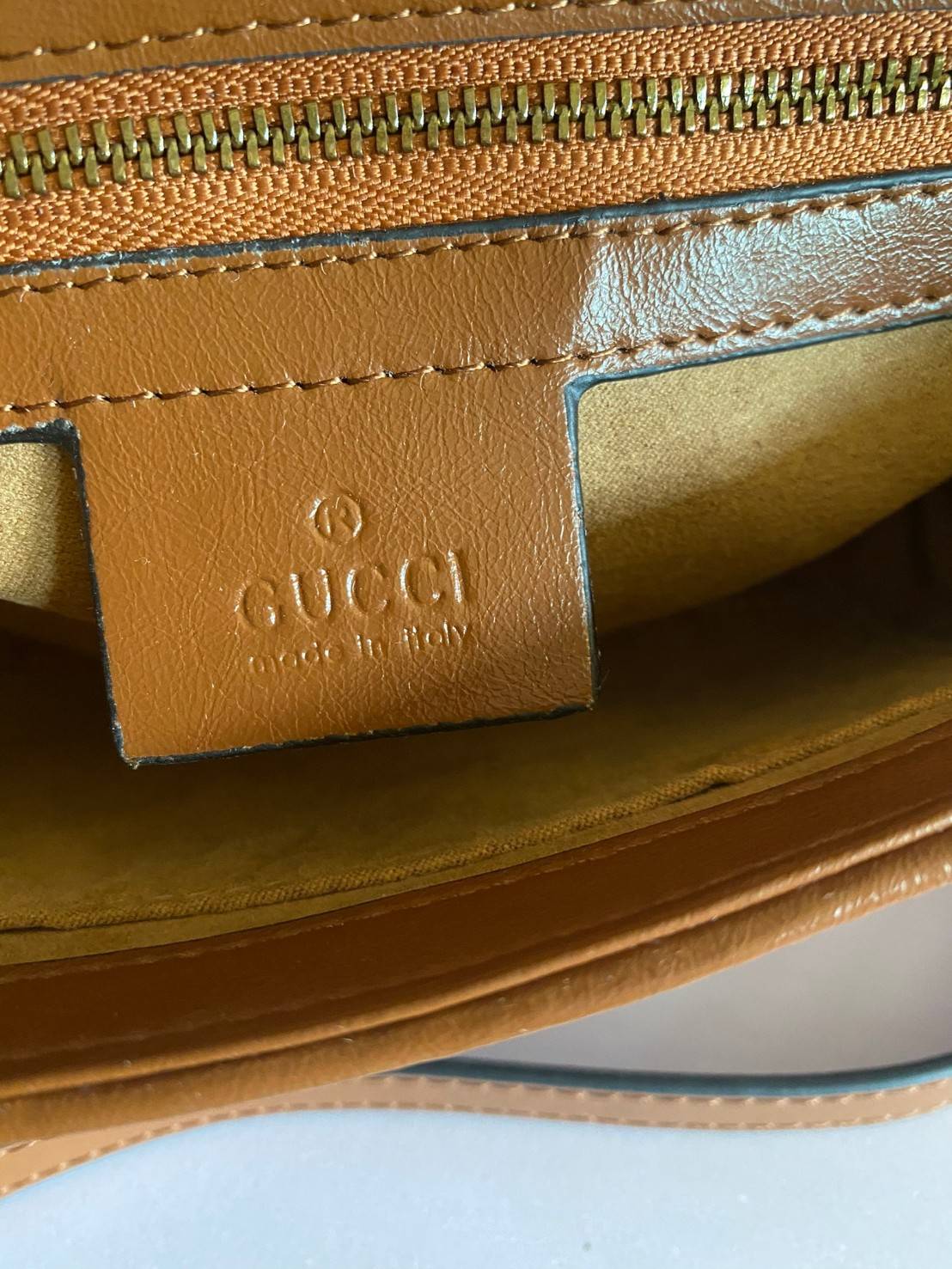 VIP GIFTbag 】GUCCI GG Marmont small brown leather shoulder bag ราคานี้หนังแท้คือคุ้มมากเลยค่าสาวๆ ต้องจัดแล้วน้าา ยกระดับความหรูให้กับตัวเองกันหน่อย ด้วยกระเป๋ารุ่นนี้!! ครอสบอดี้ที่ดีไซน์หรู อัพเลเวล ในราคาที่จับต้องได้ พร้อมเสิร์ฟความสวยตรงถึงบ้านแล้วจ้