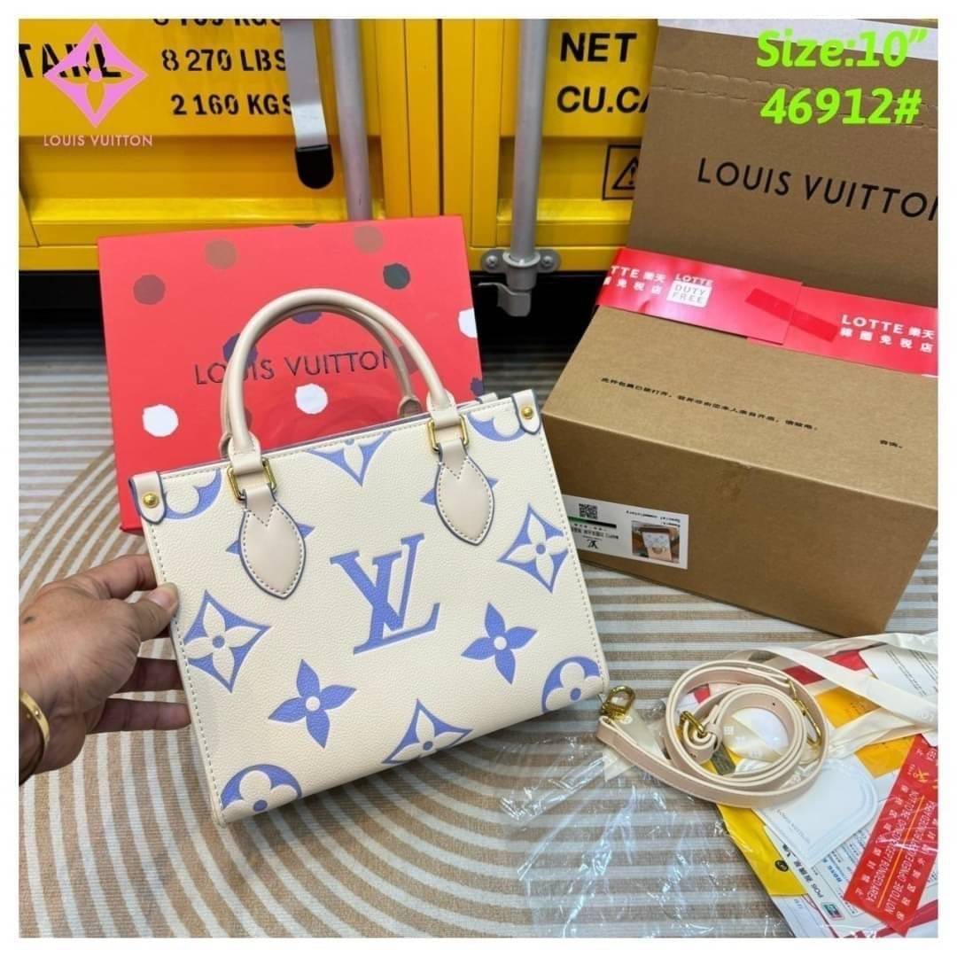 LV OnTheGo PM Bicolor Monogram Empreinte Leather tote bag กระเป๋าทรงโท้ทสีใหม่สวยหวาน โทนพาสเทลให้ความรู้สึกสดชื่นผ่อนคลาย เสมือนสายลมเย็นๆ ในวันต้นฤดูใบไม้ผลิ ที่ใครเห็นต้องเป็นหลงรัก ใช้งานได้ไม่มีเบื่อ