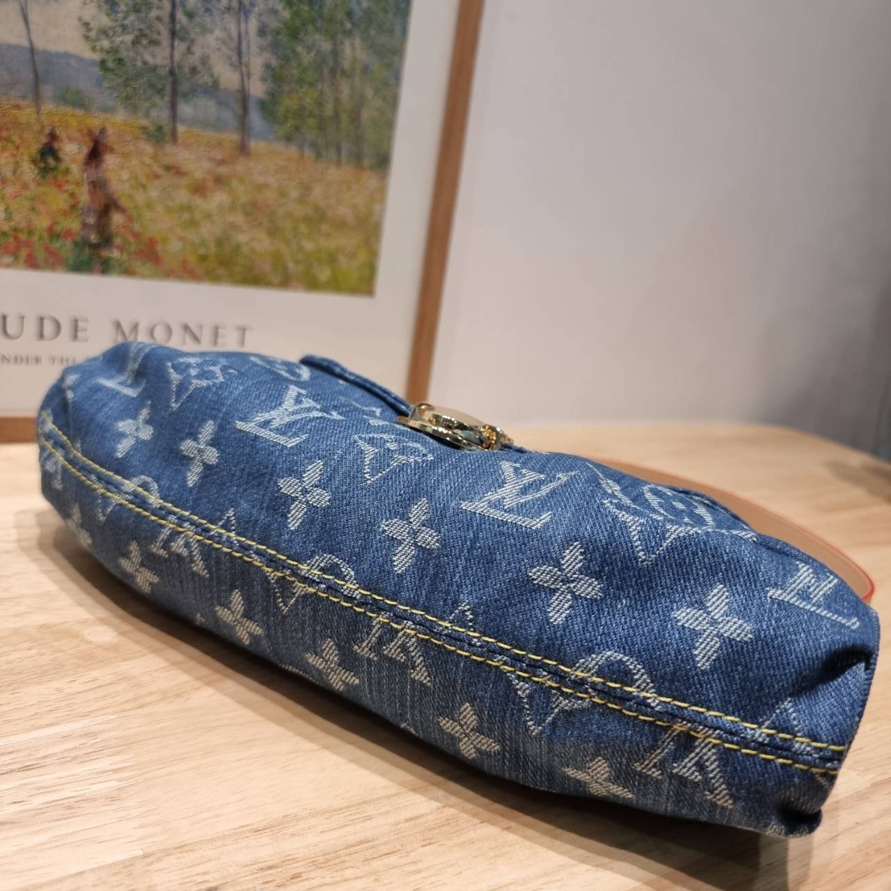 LV mini pleaty denim bag / LV Denim Pochette Bag ฮอตตัวแม่แบบฉ่ำ กับกระเป๋าสะพายไหล่ แรร์ไอเท็มที่สาวๆตามหา ดีไซน์เดนิมสวยโดดเด่น รูปทรงวินเทจ