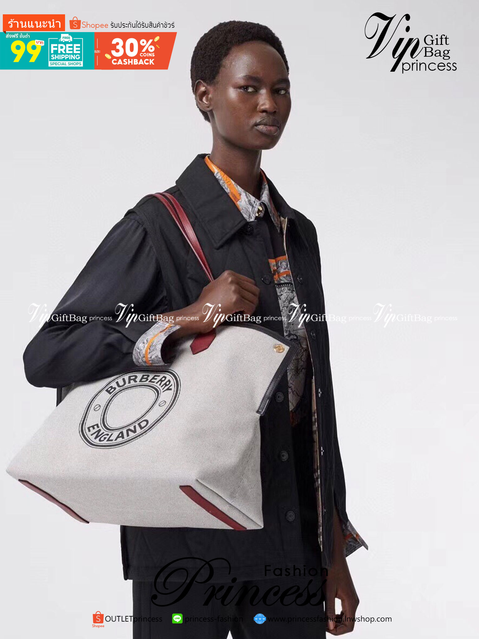 VIP 🥂 Burberry tote bag / BURBERRY FRAGRANCES TOTE BAG กระเป๋าสะพายทรงโท้ทผ้าแคนวาส ตัดขอบหนัง การตัดเย็บเดินด้ายสวยงามเลอร์ค่ามาก ดีไซน์สวย ทรงหรูดูไฮ รุ่นหายาก เป็นอีกหนึ่งรุ่นที่ดาราเซเลป ใช้กันเยอะมาก ประดับกระดุมแบรนด์สีทอง ที่มุมปากกระเป๋าทั