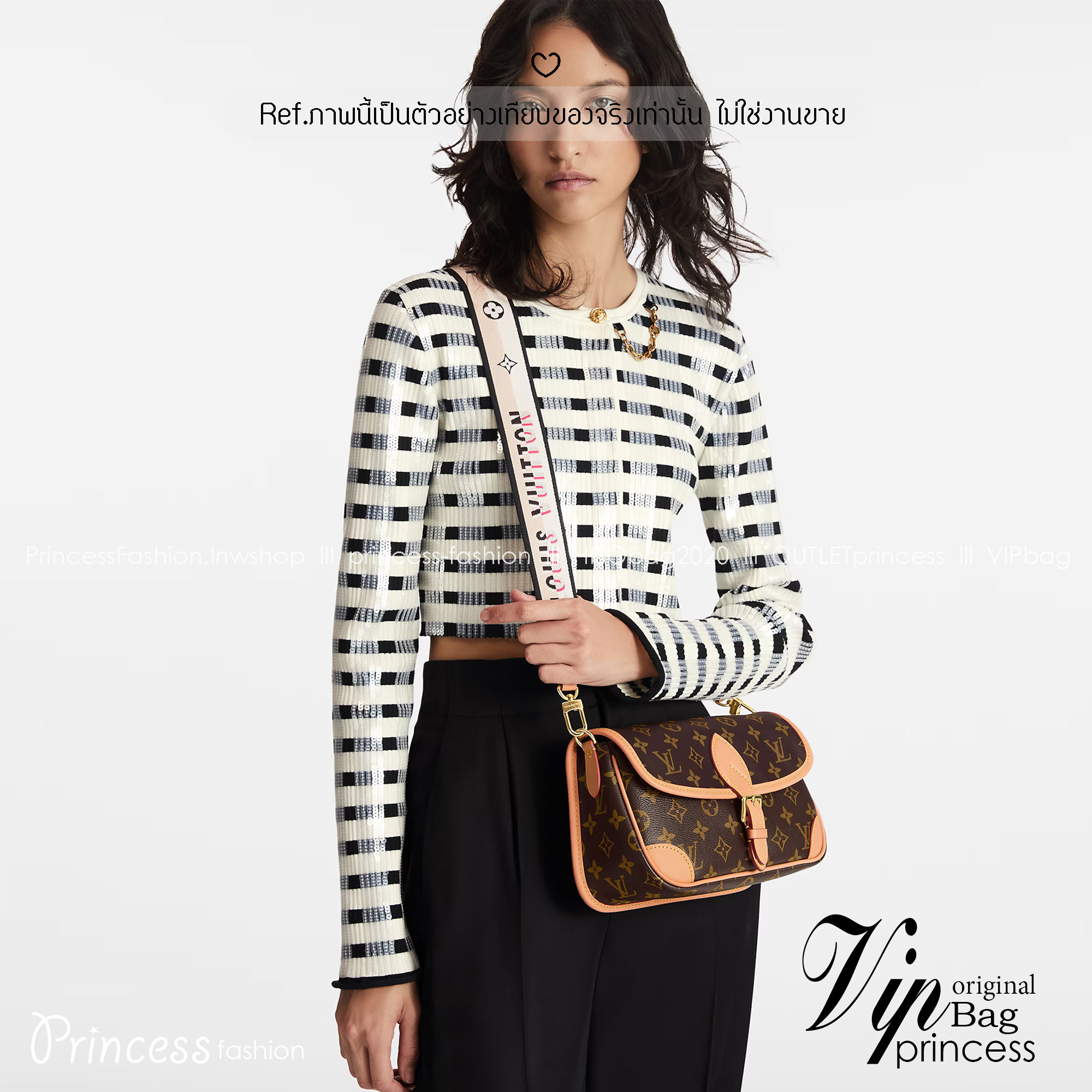 LV Diane Bag Monogram canvas กระเป๋าสะพายมัลติฟังก์ชั่น ดีไซน์น่ารักน่าใช้ วัสดุหนังแคนวาส มีสายมาให้ถึง 2 แบบ สายหนังคล้องไหล่ได้ และสายสปอร์ตครอสบอดี้ได้ ปรับเปลี่ยนใช้ตามลุคแต่ละวันได้เลย ตอบรับทุกโอกาสของสาวๆได้ง่าย แมทช์ได้ทุกลุคจ้า