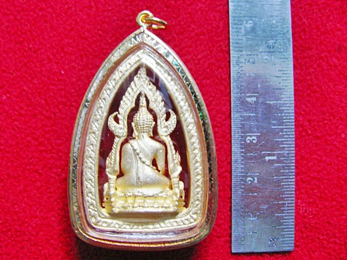 สินค้าหมดค่ะ องค์พระพุทธชินราชองค์ใหญ่เนื้อทองพ่นทรายล้อมเพชรเลี่ยมทองไมครอนพร้อมใบคาถาค่ะ