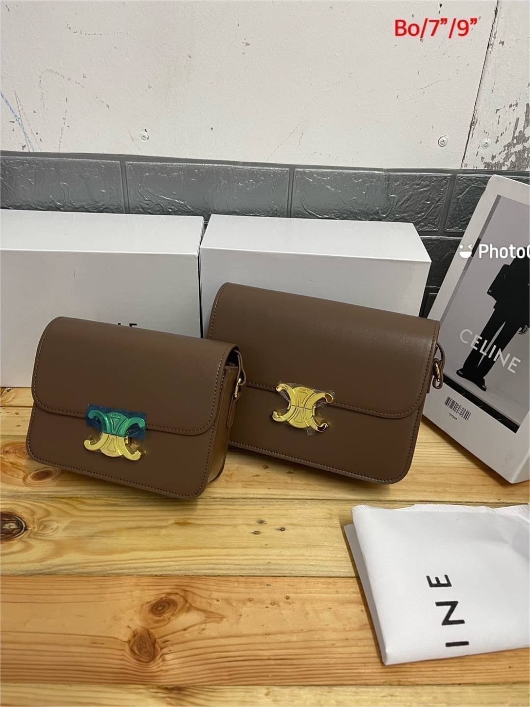 CELINE CLASSIQUE TRIOMPHE BAG / Celine Teen Triomphe Bag / Celine Bag พร้อมส่ง กระเป๋าแบรนด์หรูที่ควรมีแห่งปี รูปทรงสี่เหลี่ยมรุ่นฮอตฮิตของเหล่าดาราและเซเลบทั้งหลาย ดีไซต์เรียบหรู