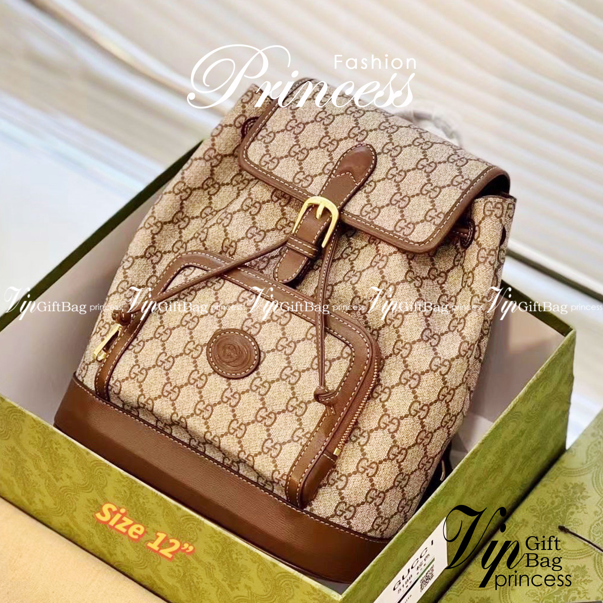 GUCCI Backpack with Interlocking G / GG Coated Canvas Backpack กระเป๋าเป้กุชชี่ใช้ได้ทั้งหญิงชาย ไม่ว่าจะวันธรรมดาหรือวันไปเที่ยว เพียงแค่สะพายกระเป๋าเป้ใบนี้ติดตัวไปด้วย ก็เพิ่มความมีสไตล์ให้กับตัวเองได้แล้ว ด้วยรูปทรงและลายตารางอันเป็นสัญลักษณ์ของแบรนด์